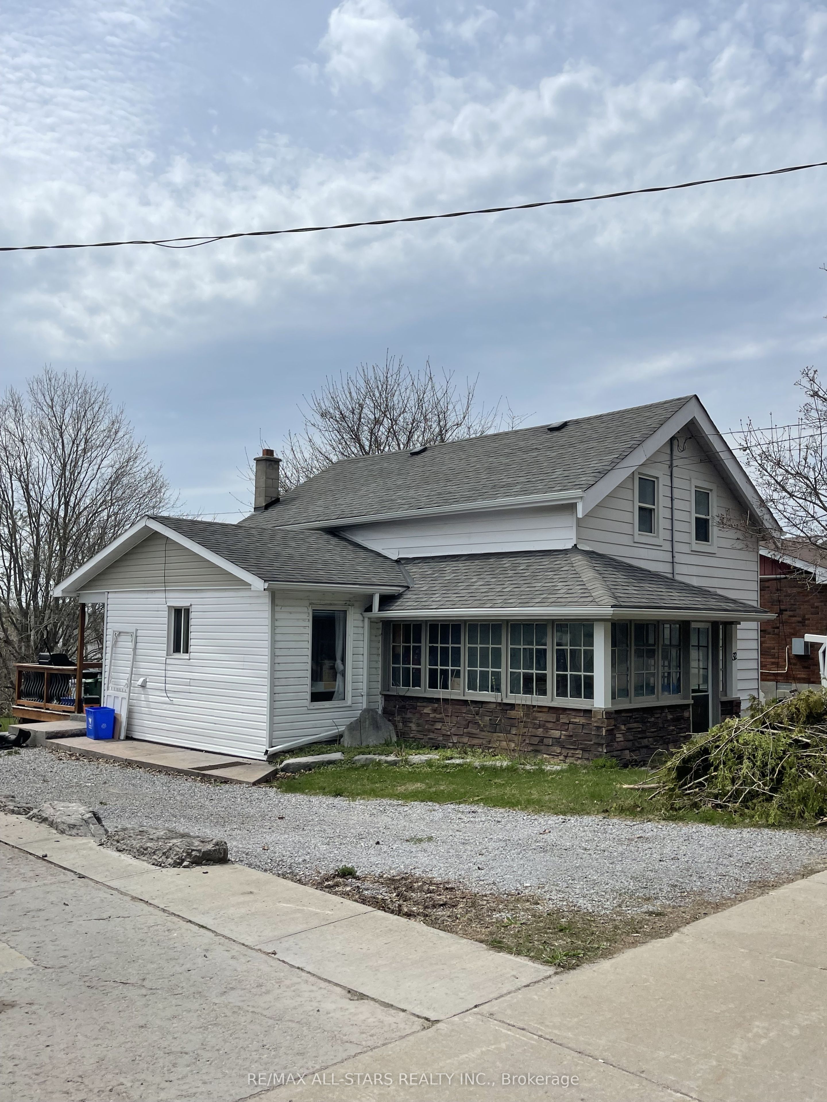 32 Bond St Property Photo