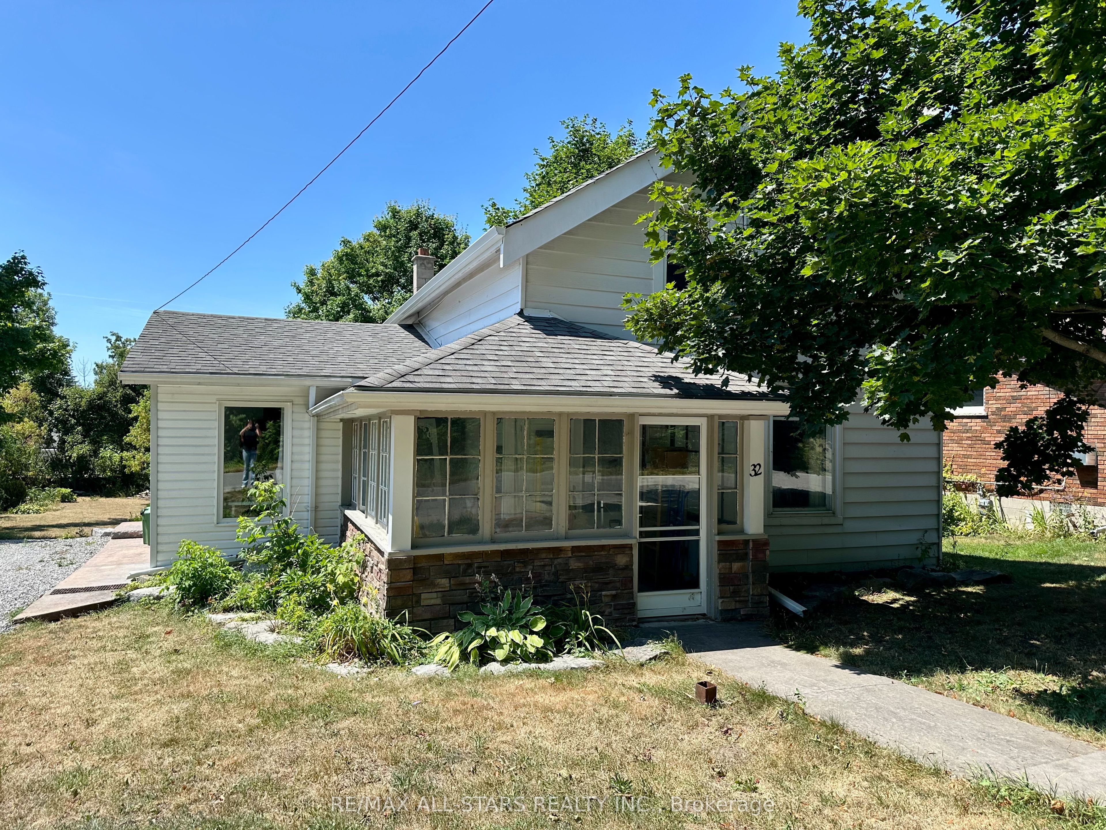 32 Bond Street E Property Photo 1