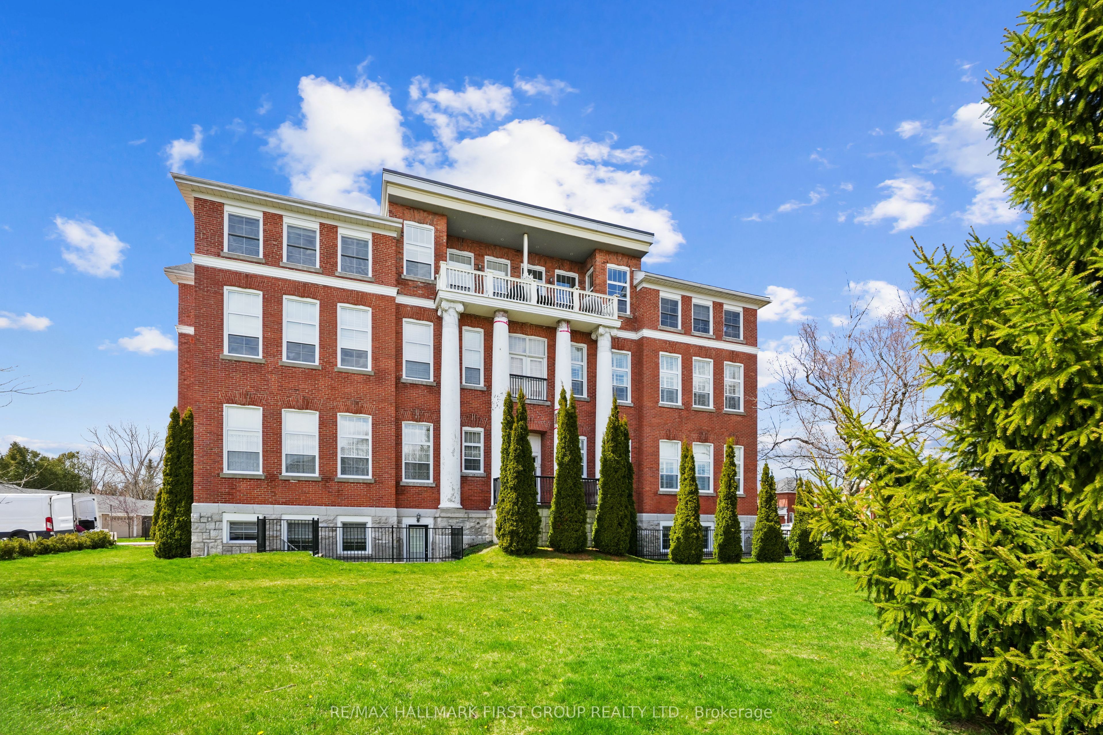 323 George Street 104 Property Photo 2