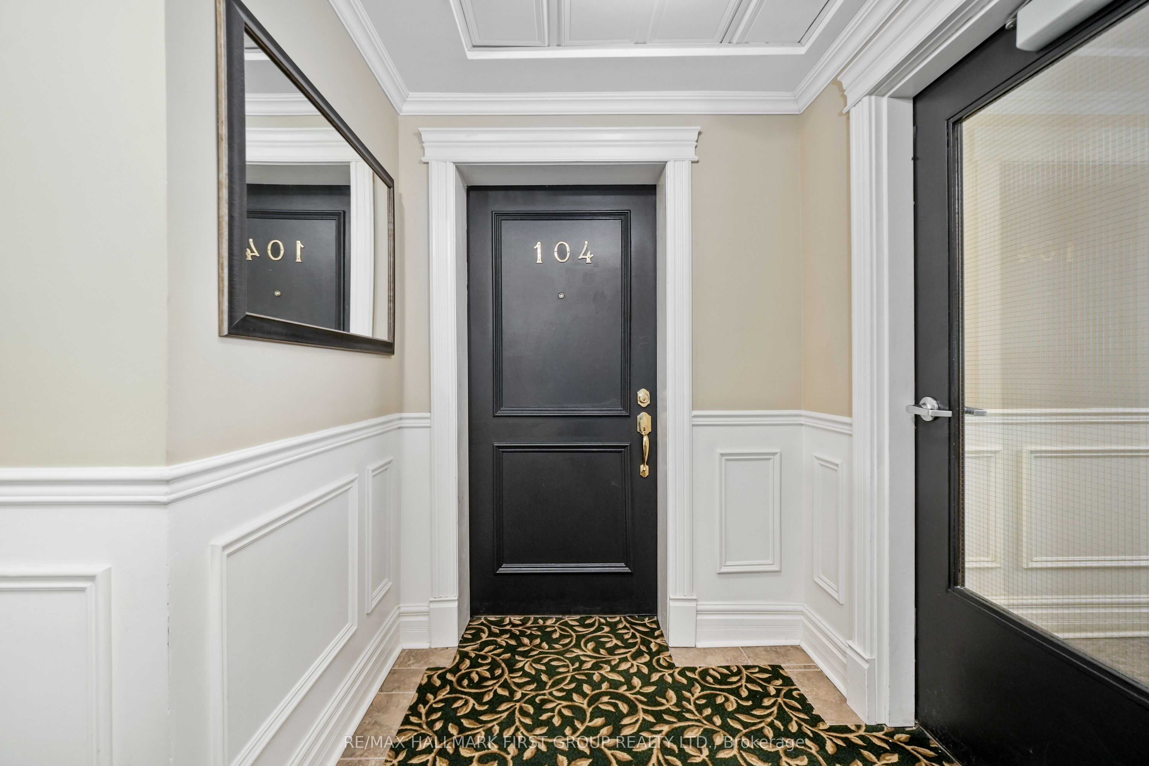 323 George Street 104 Property Photo 3