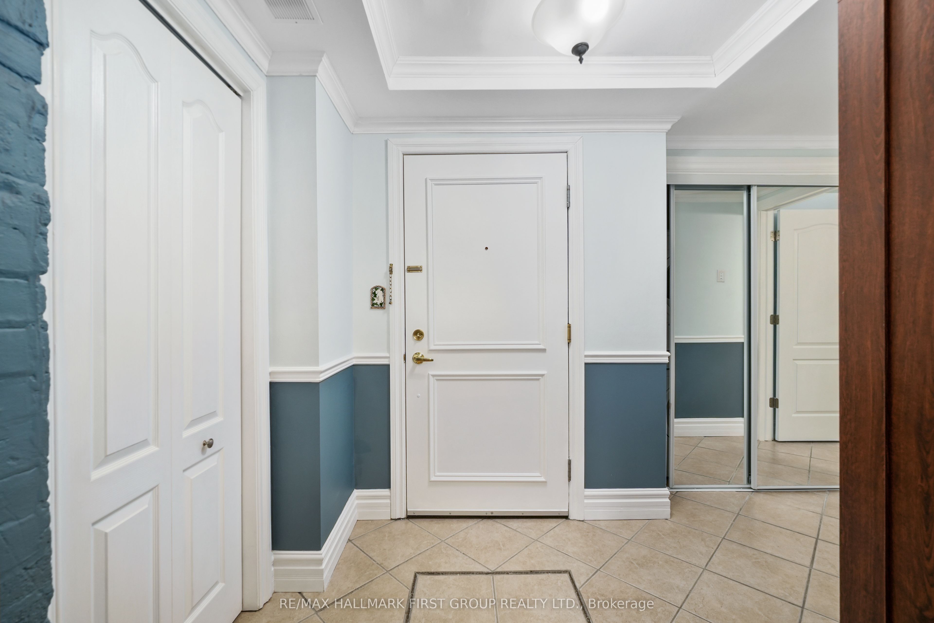 323 George Street 104 Property Photo 4