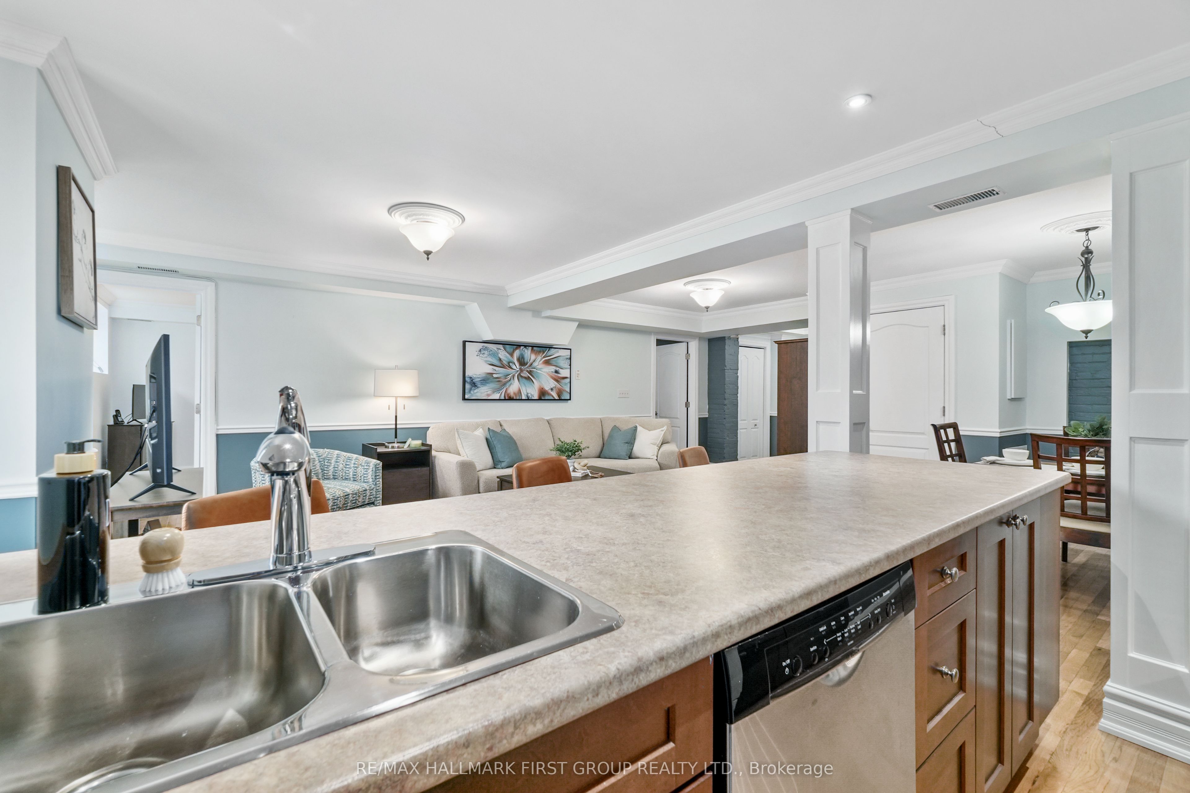 323 George Street 104 Property Photo 18