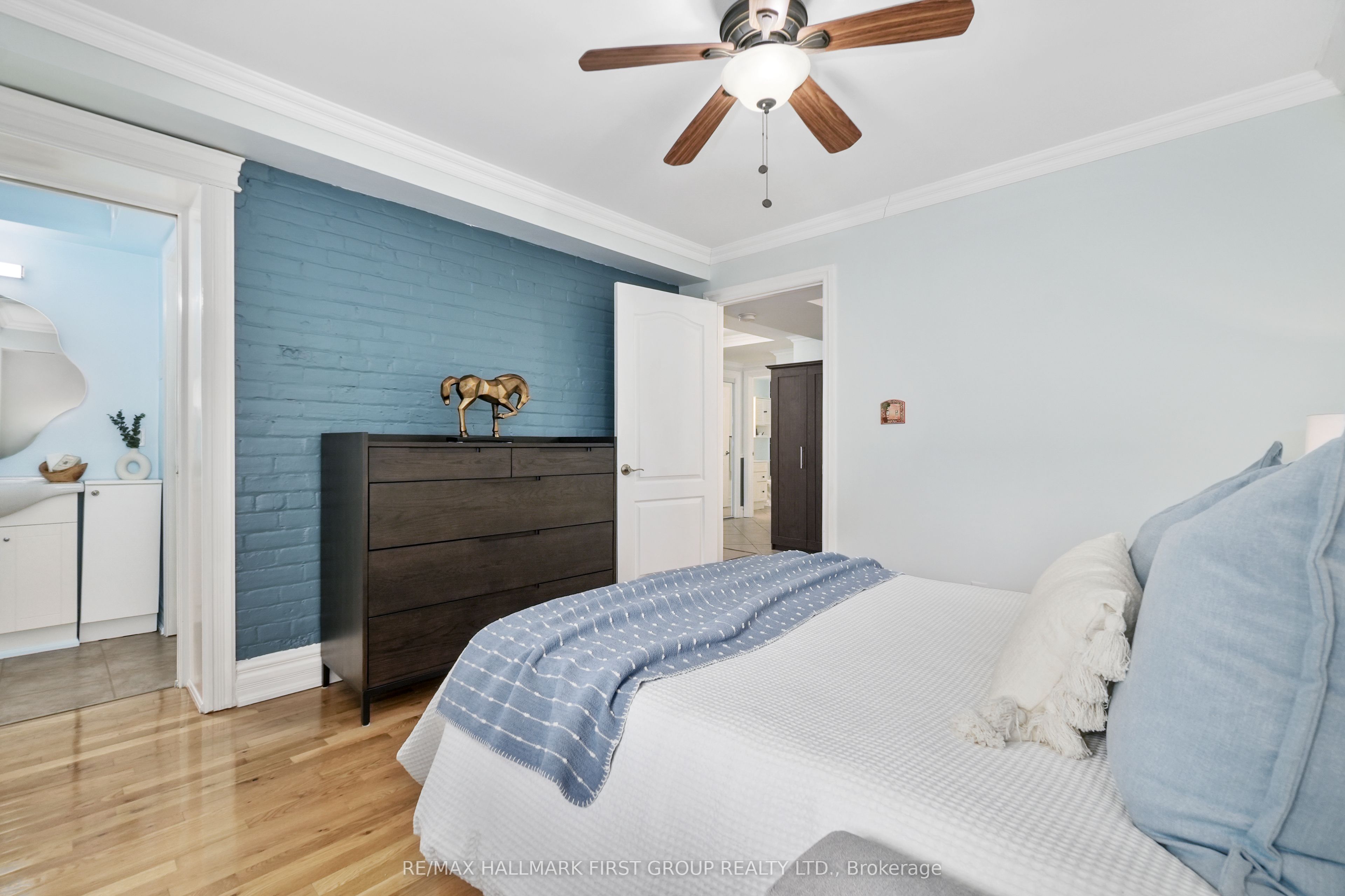 323 George Street 104 Property Photo 25