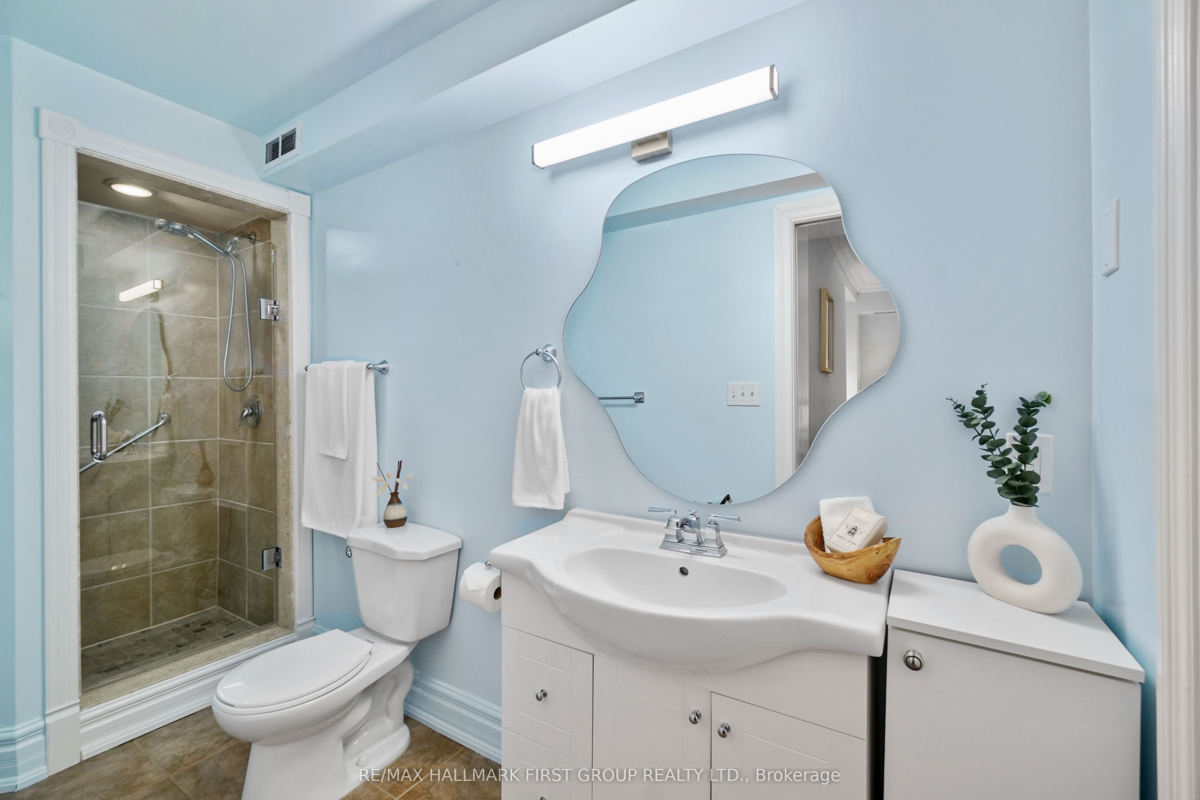 323 George Street 104 Property Photo 26