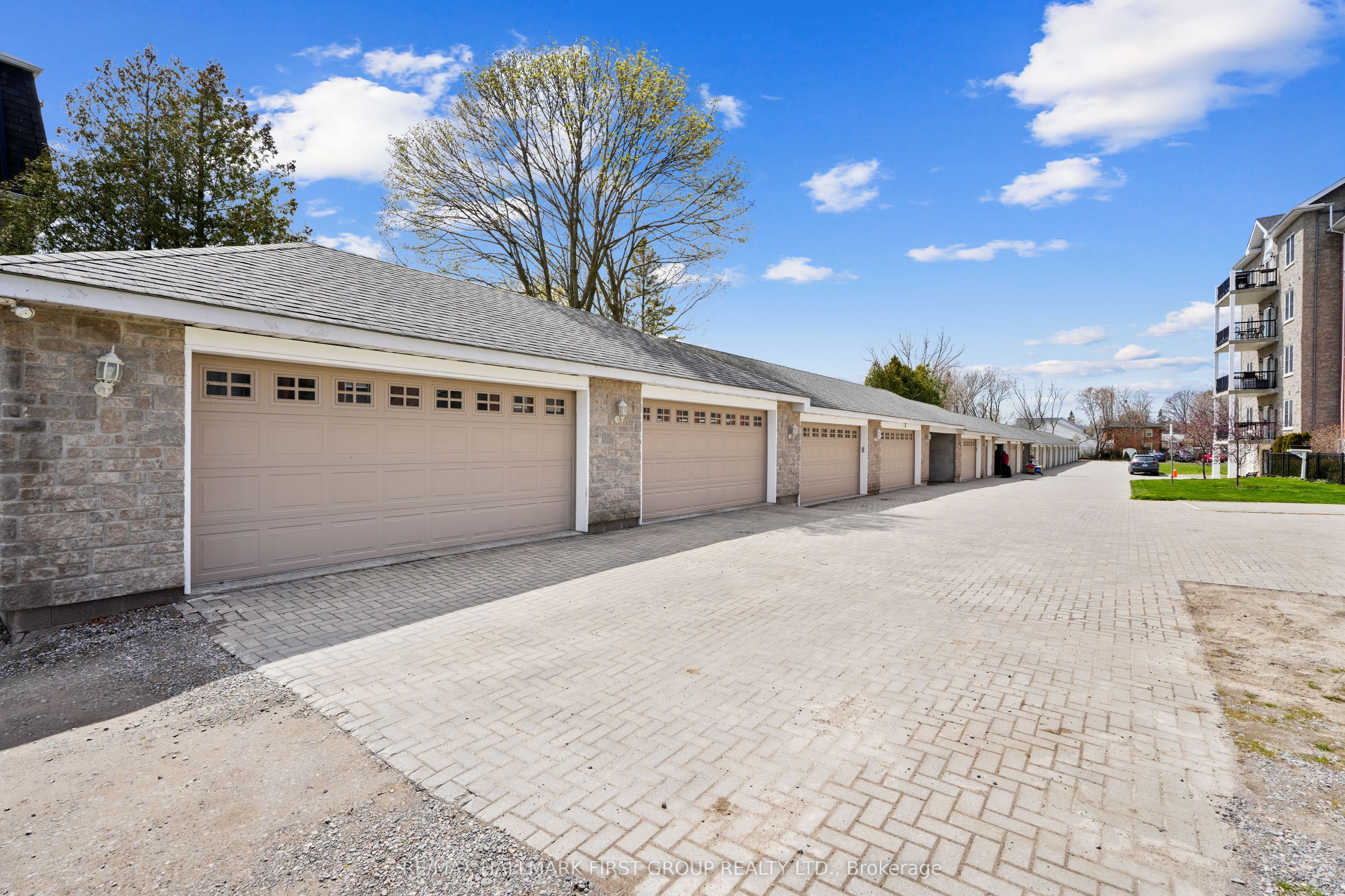 323 George Street 104 Property Photo 39