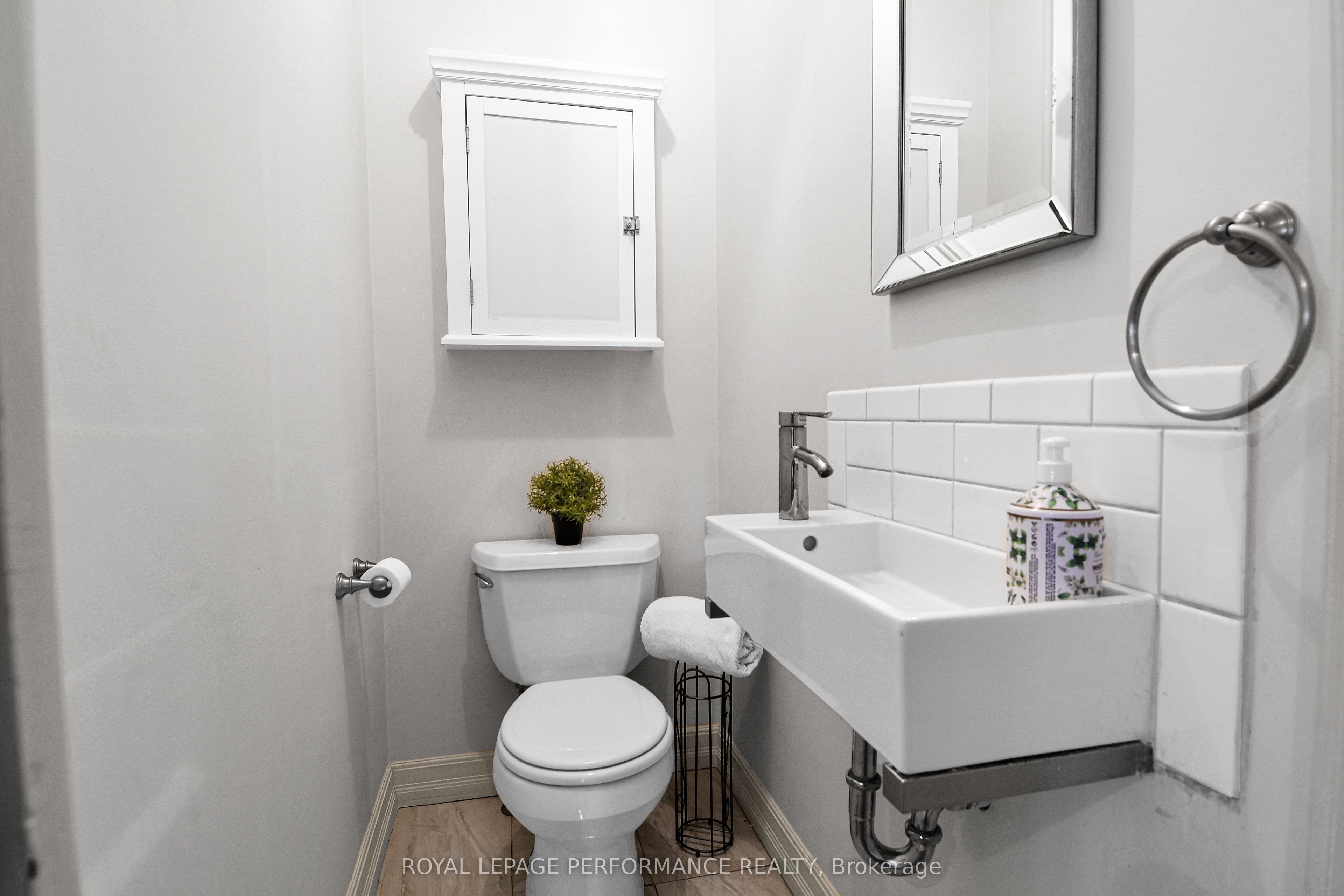 125 Lansdowne Road S Property Photo 21