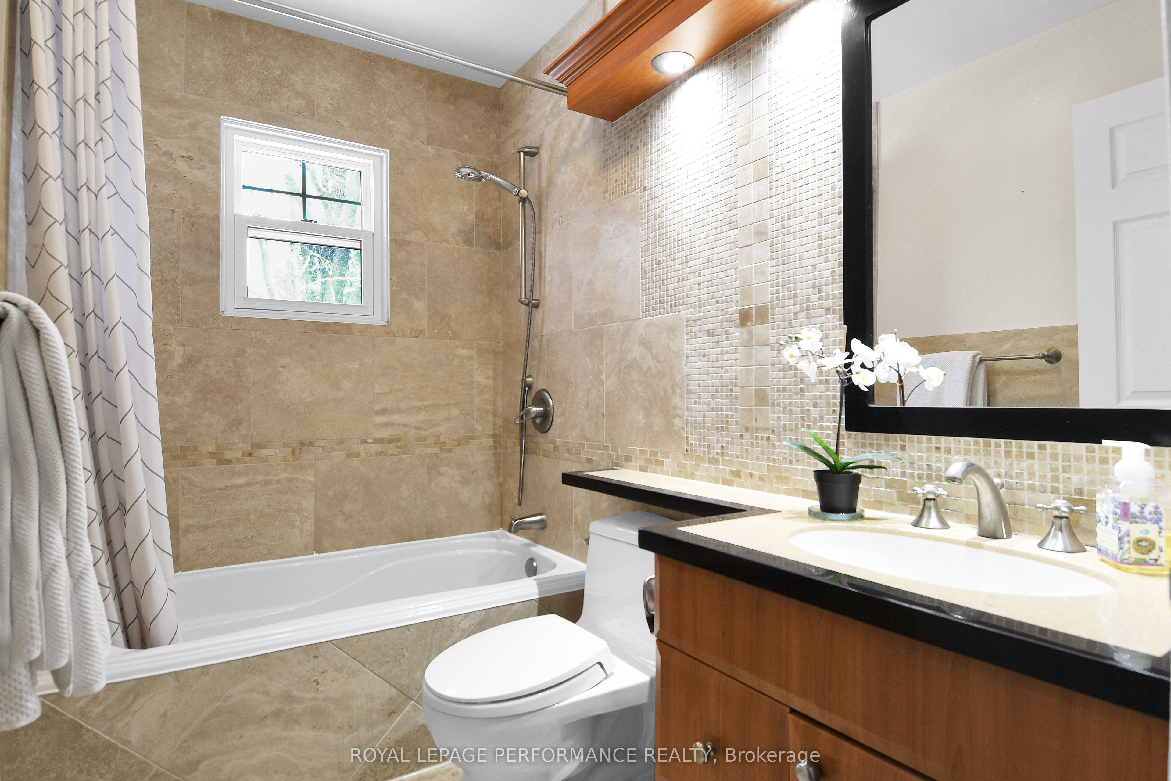 125 Lansdowne Road S Property Photo 30