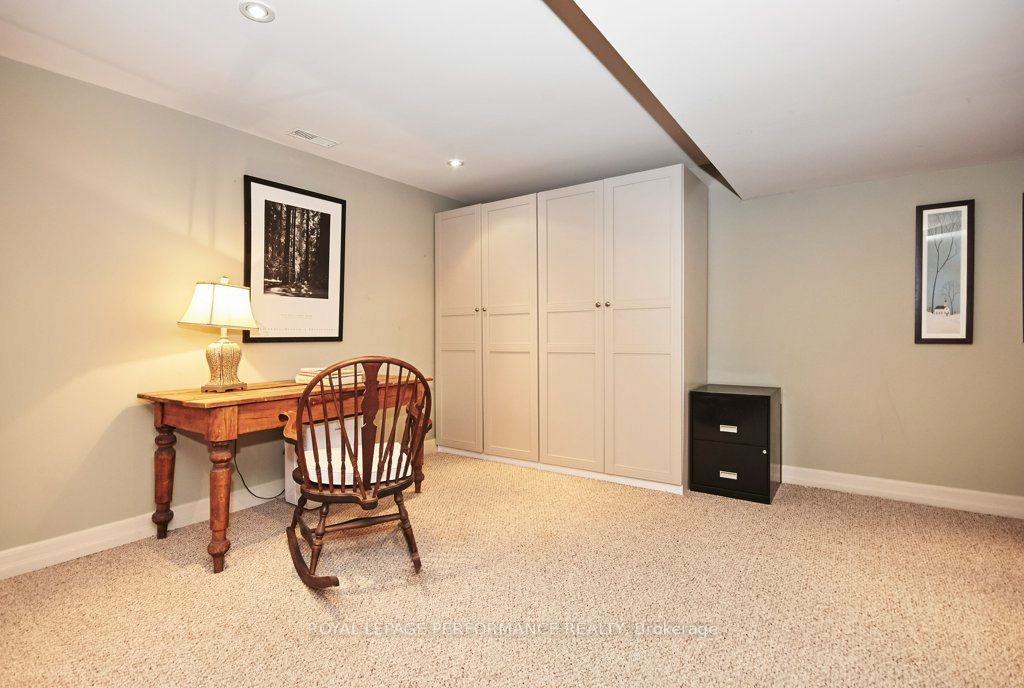 125 Lansdowne Road S Property Photo 32