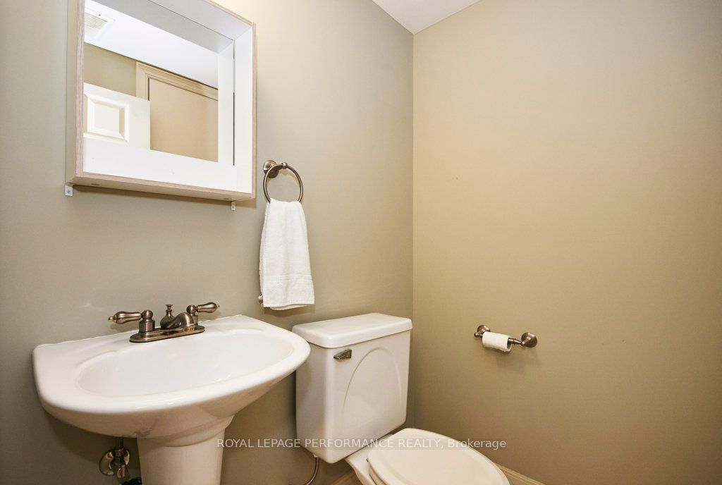 125 Lansdowne Road S Property Photo 34