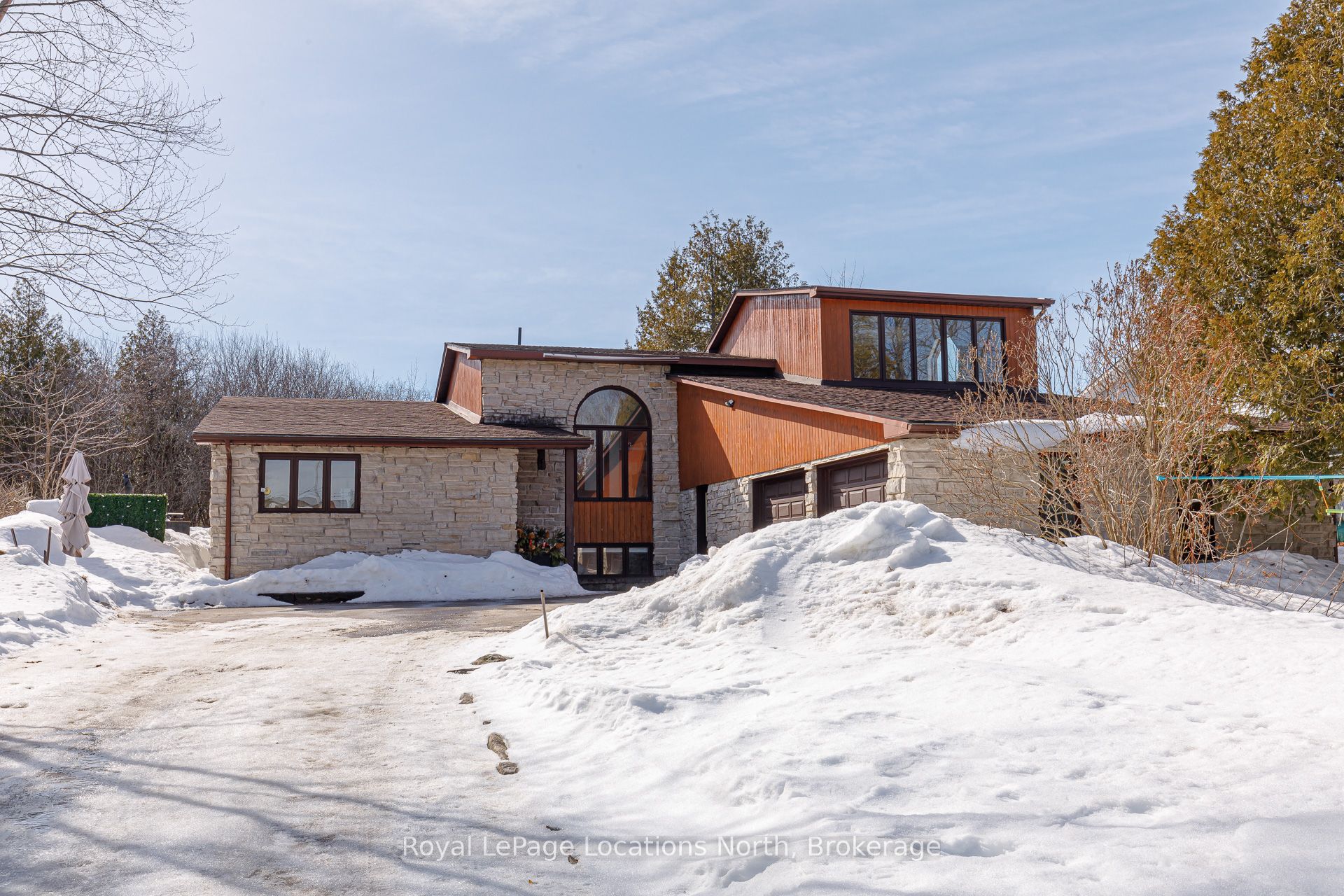 296 Lakeshore Road Property Photo
