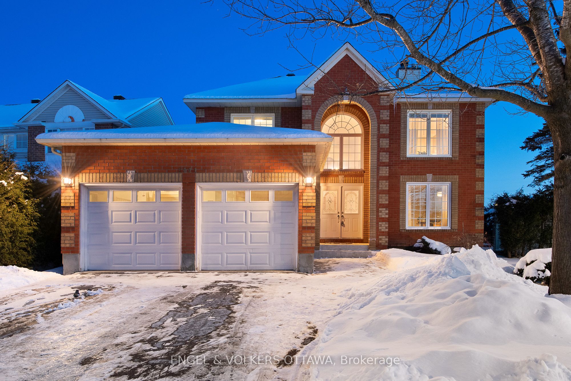 1441 Talcy Cres Property Photo