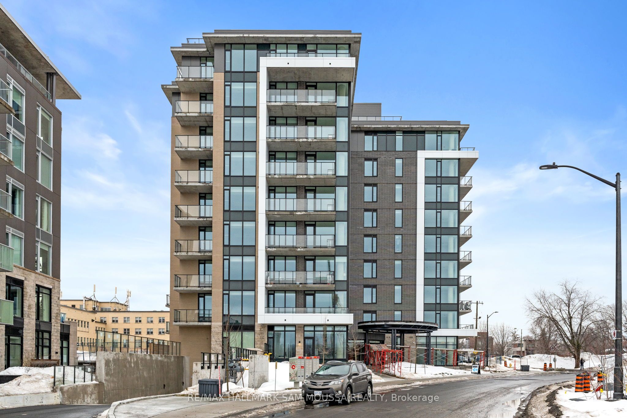 360 Deschatelets Property Photo