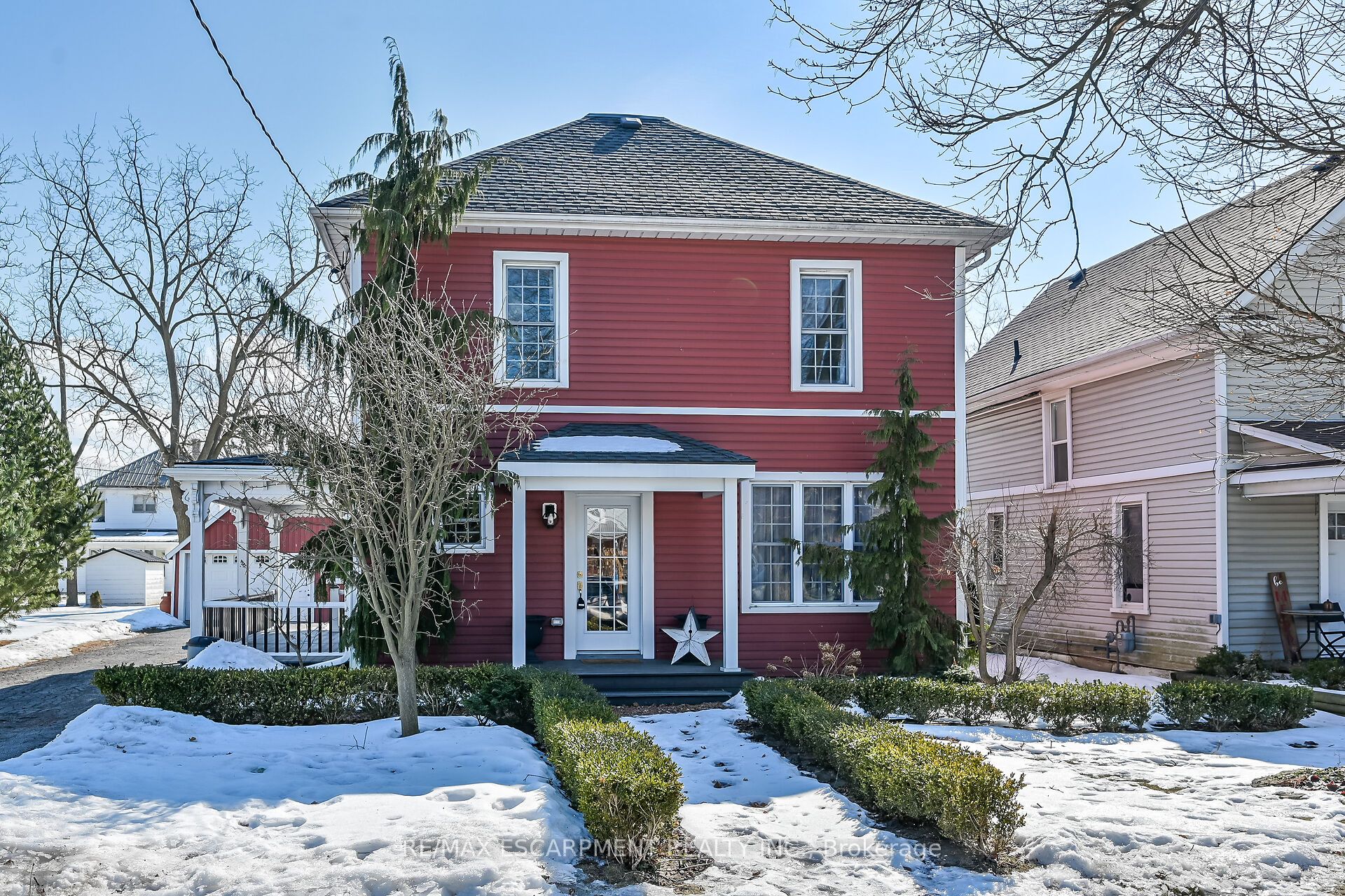 23 Alma St S Property Photo