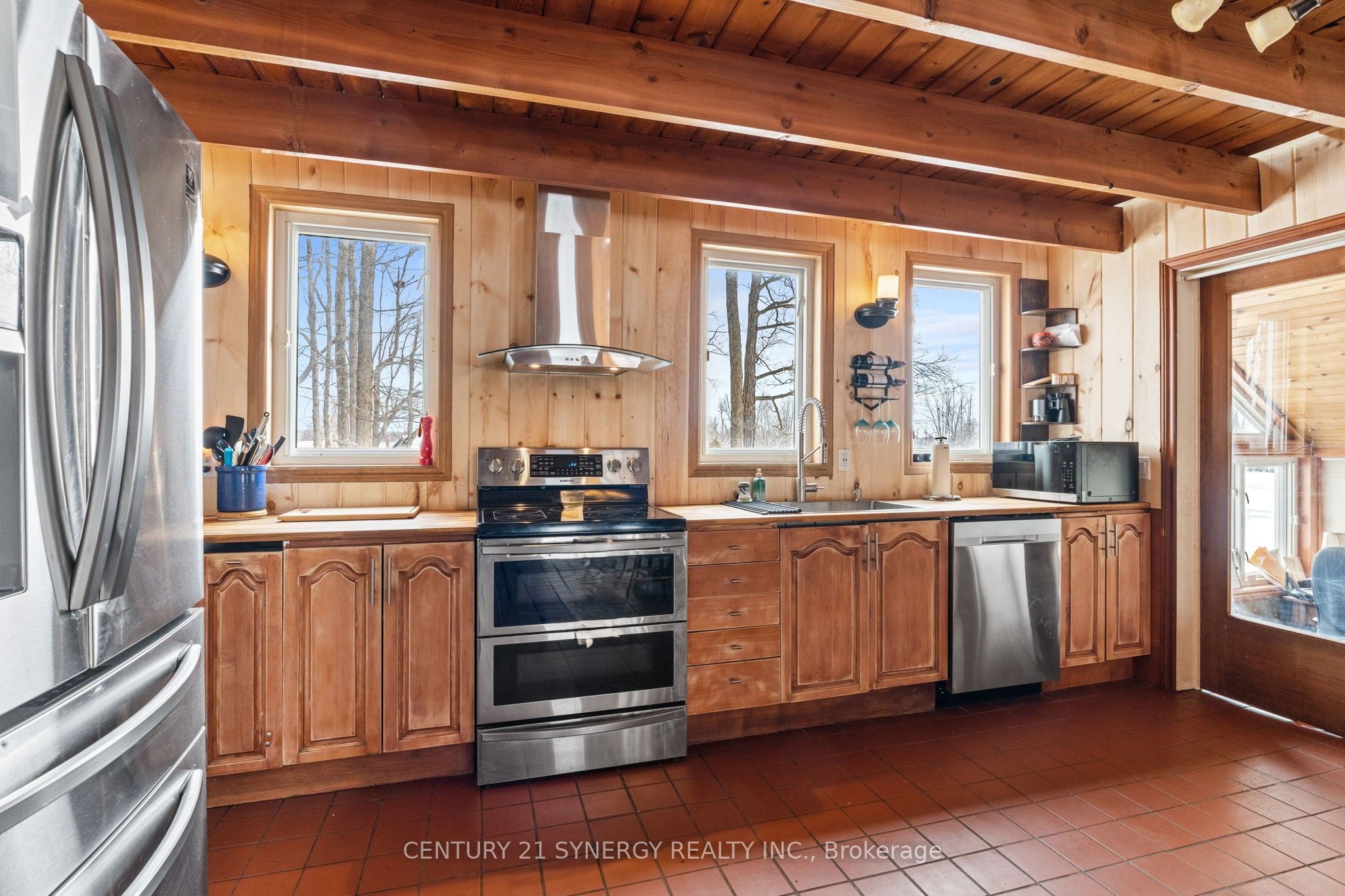 6387 Third Line Road Property Photo 3