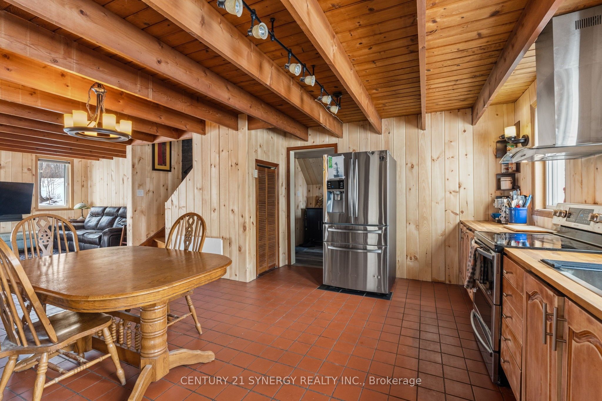 6387 Third Line Road Property Photo 4