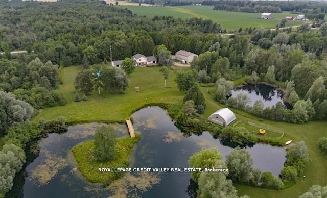476345 3rd Line Property Photo
