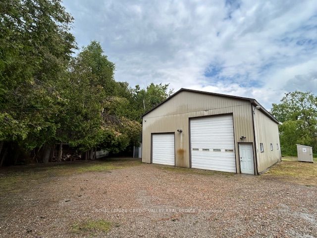 476345 3rd Line Property Photo 2