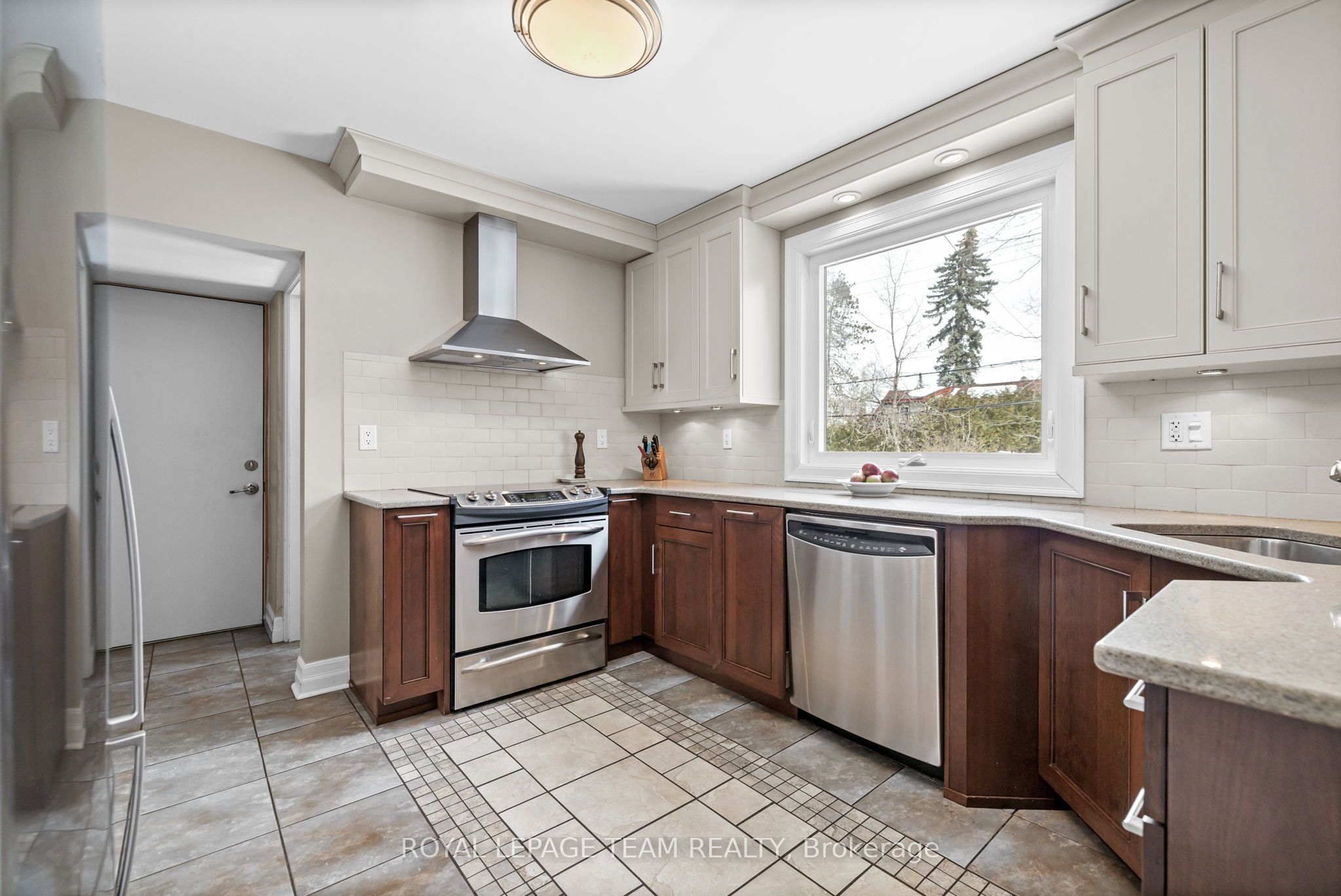 485 Mansfield Avenue Property Photo 13