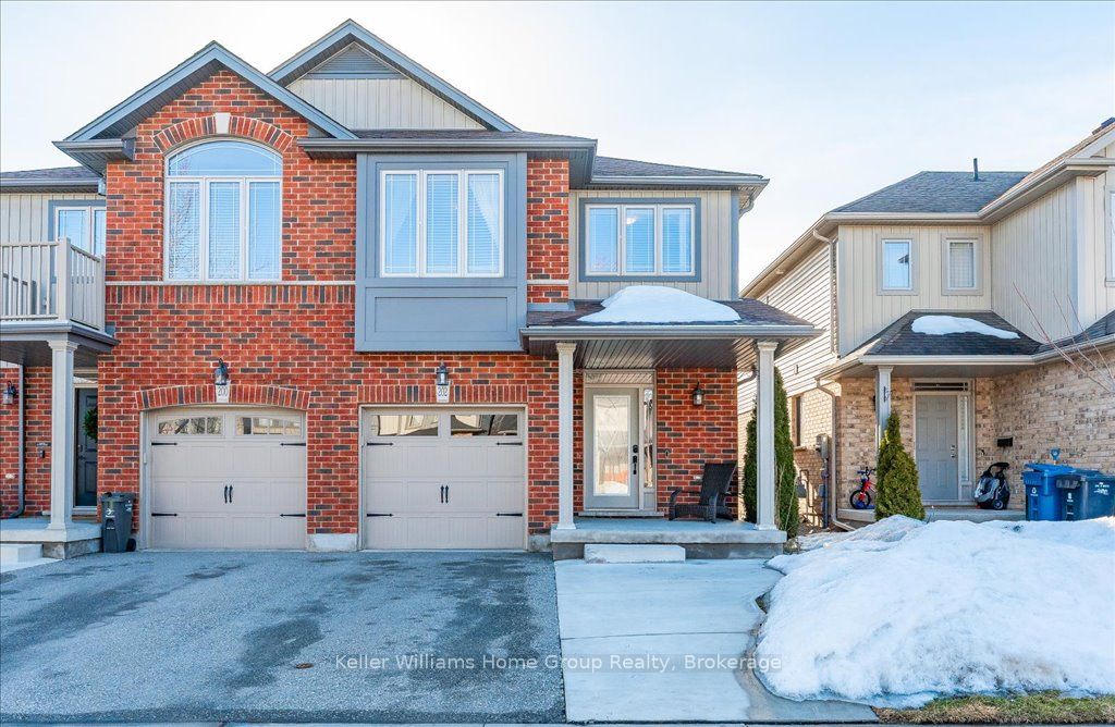 202 Couling Crescent Property Photo 2