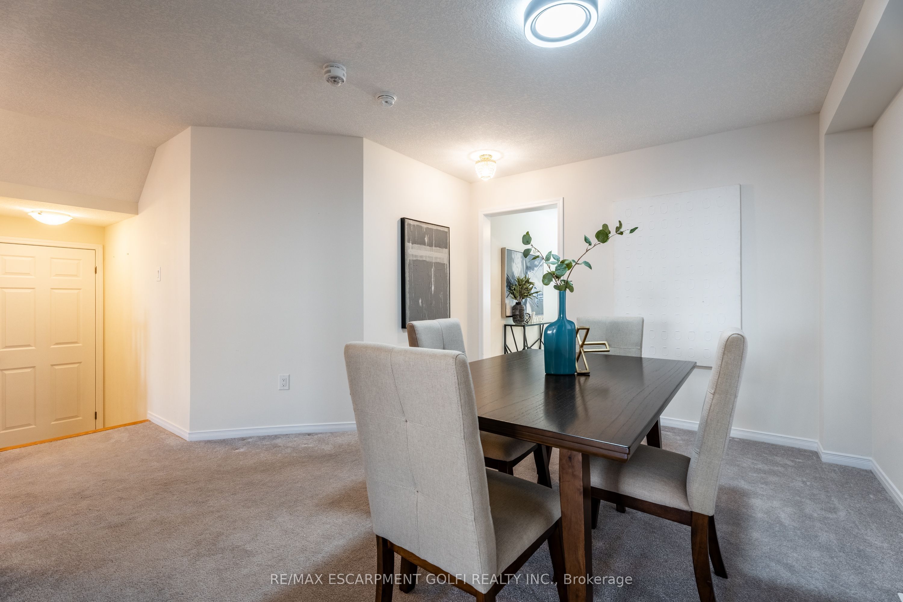 7687 Sycamore Drive Property Photo 8