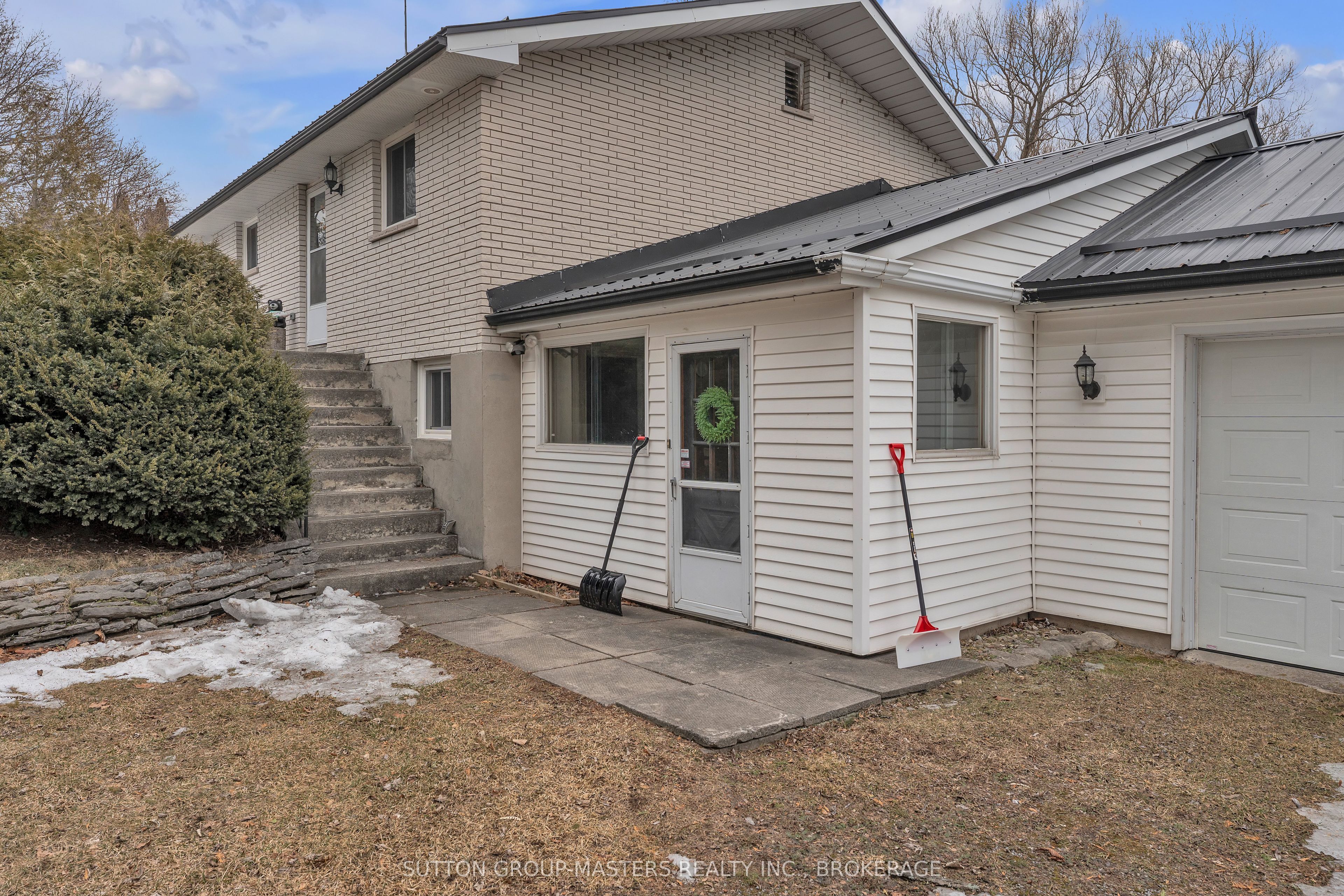 10954 Loyalist Parkway Property Photo 4