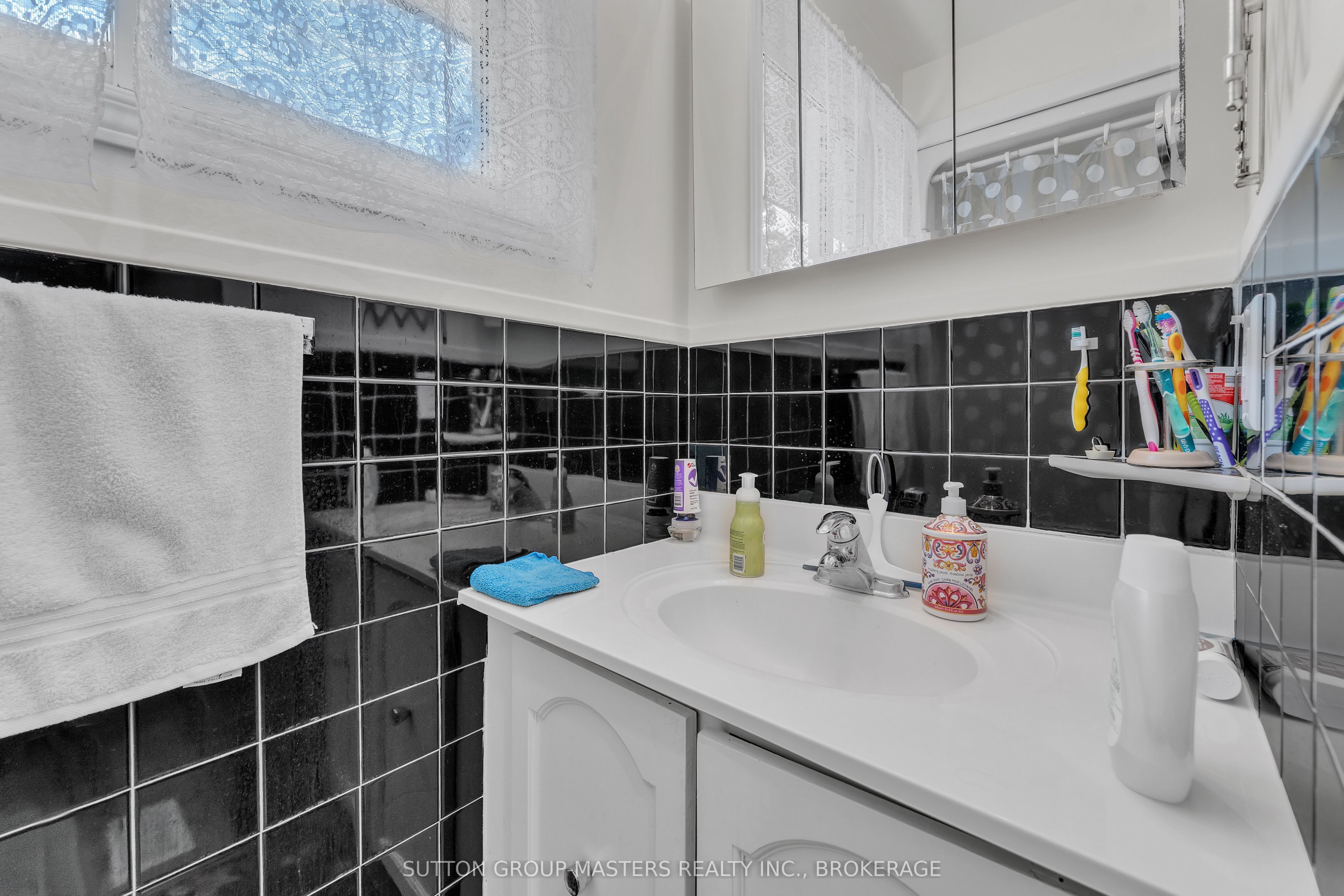 10954 Loyalist Parkway Property Photo 23