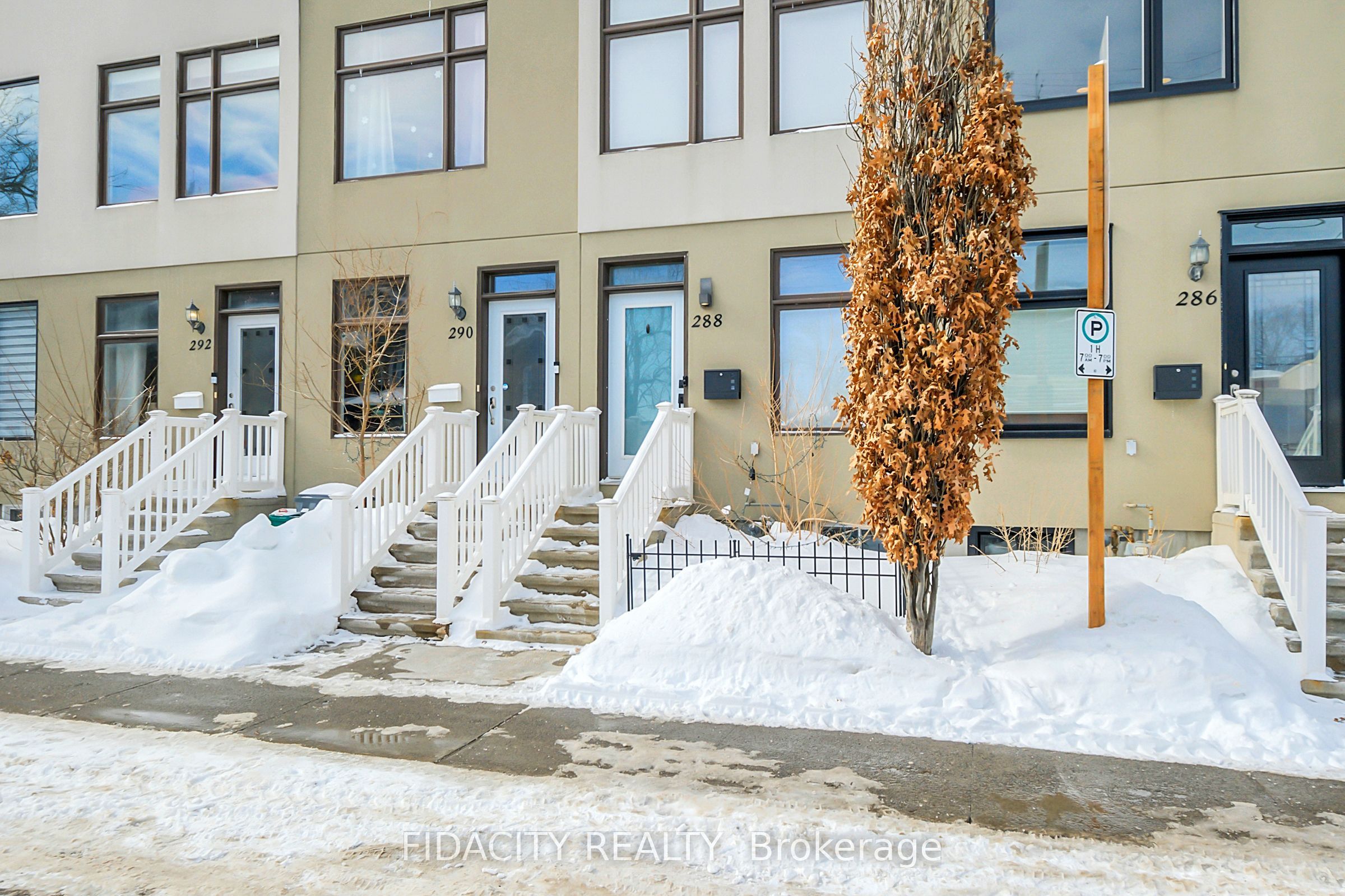 288 Cambridge St N Property Photo 5