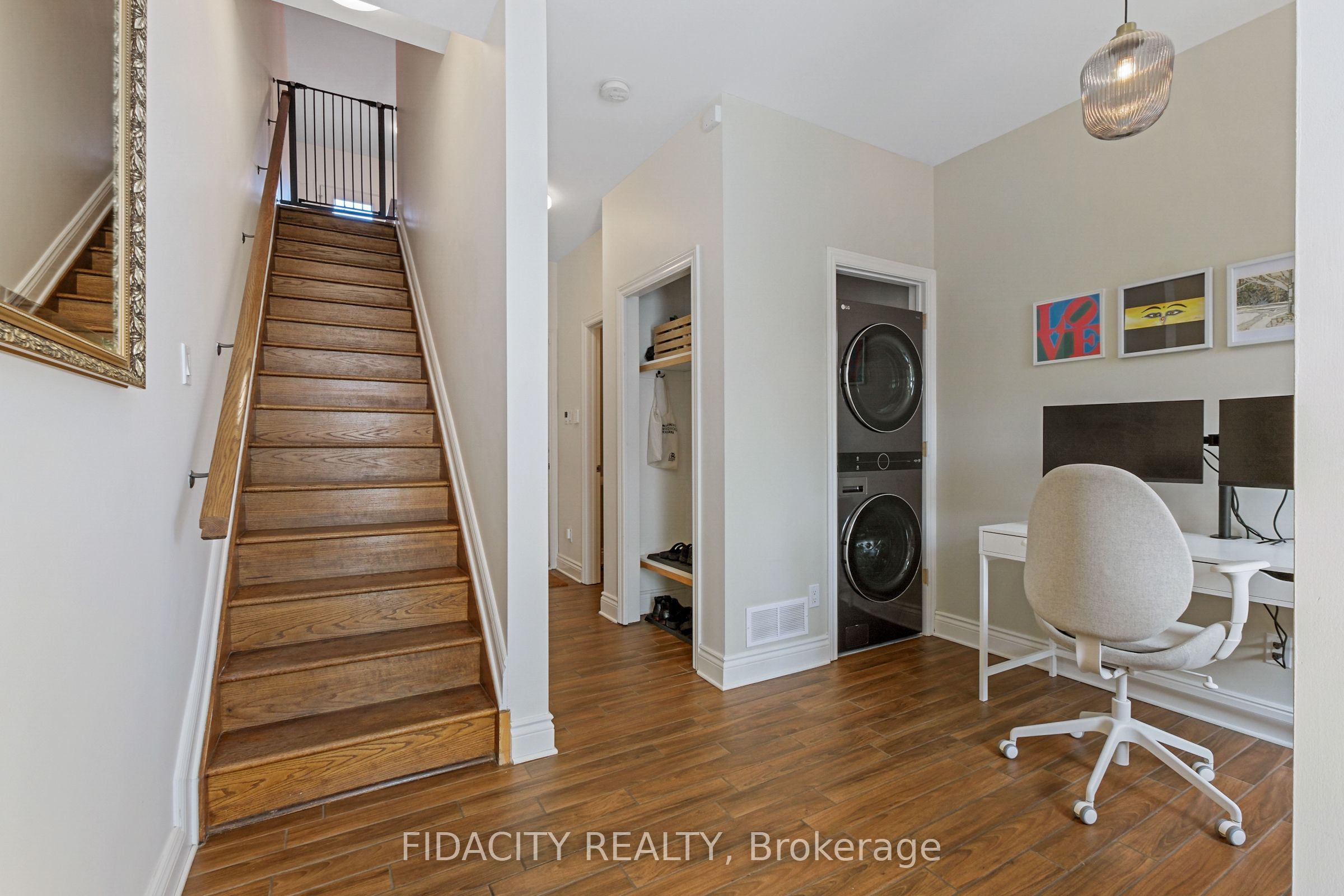 288 Cambridge St N Property Photo 9