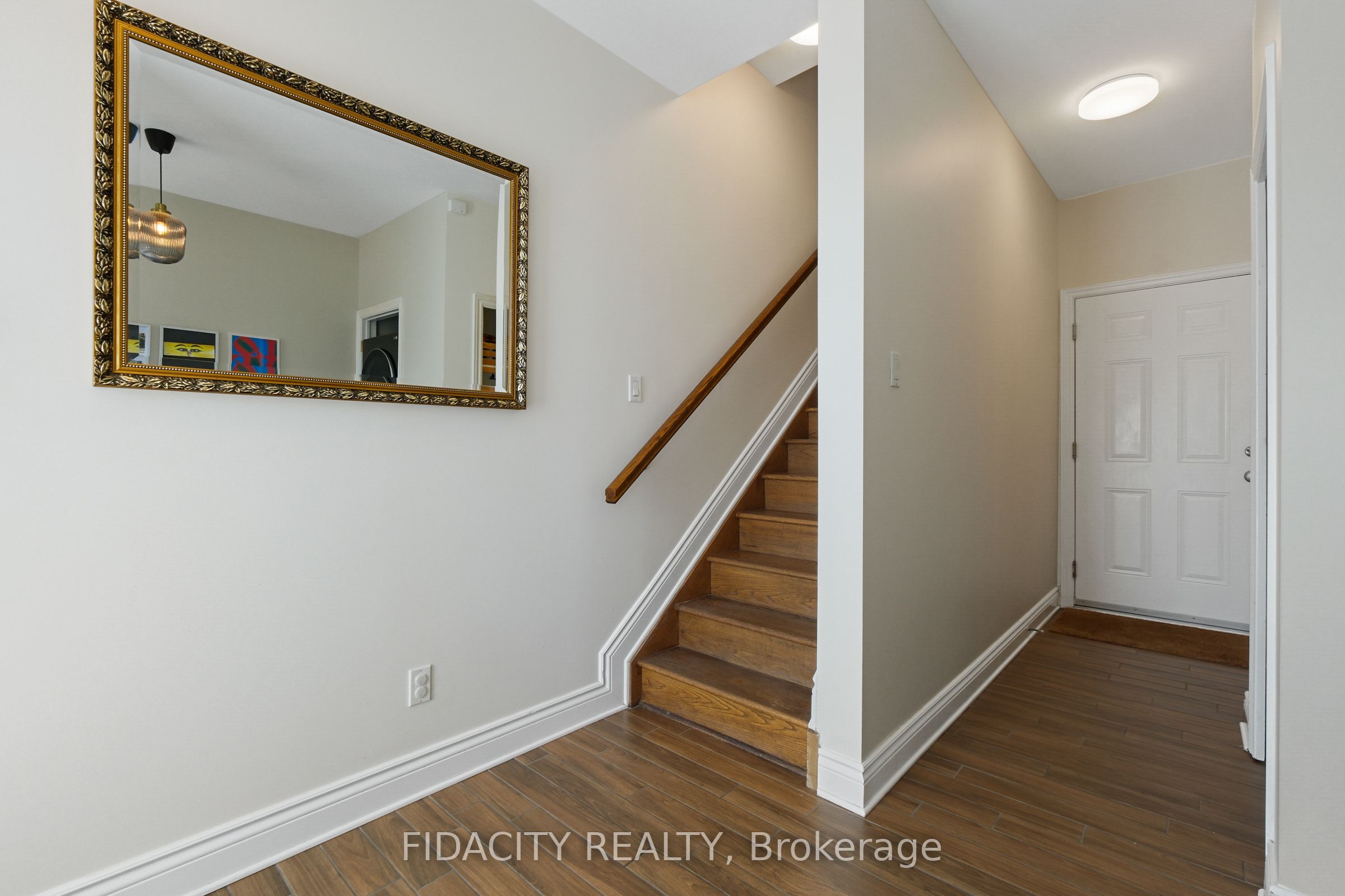 288 Cambridge St N Property Photo 11
