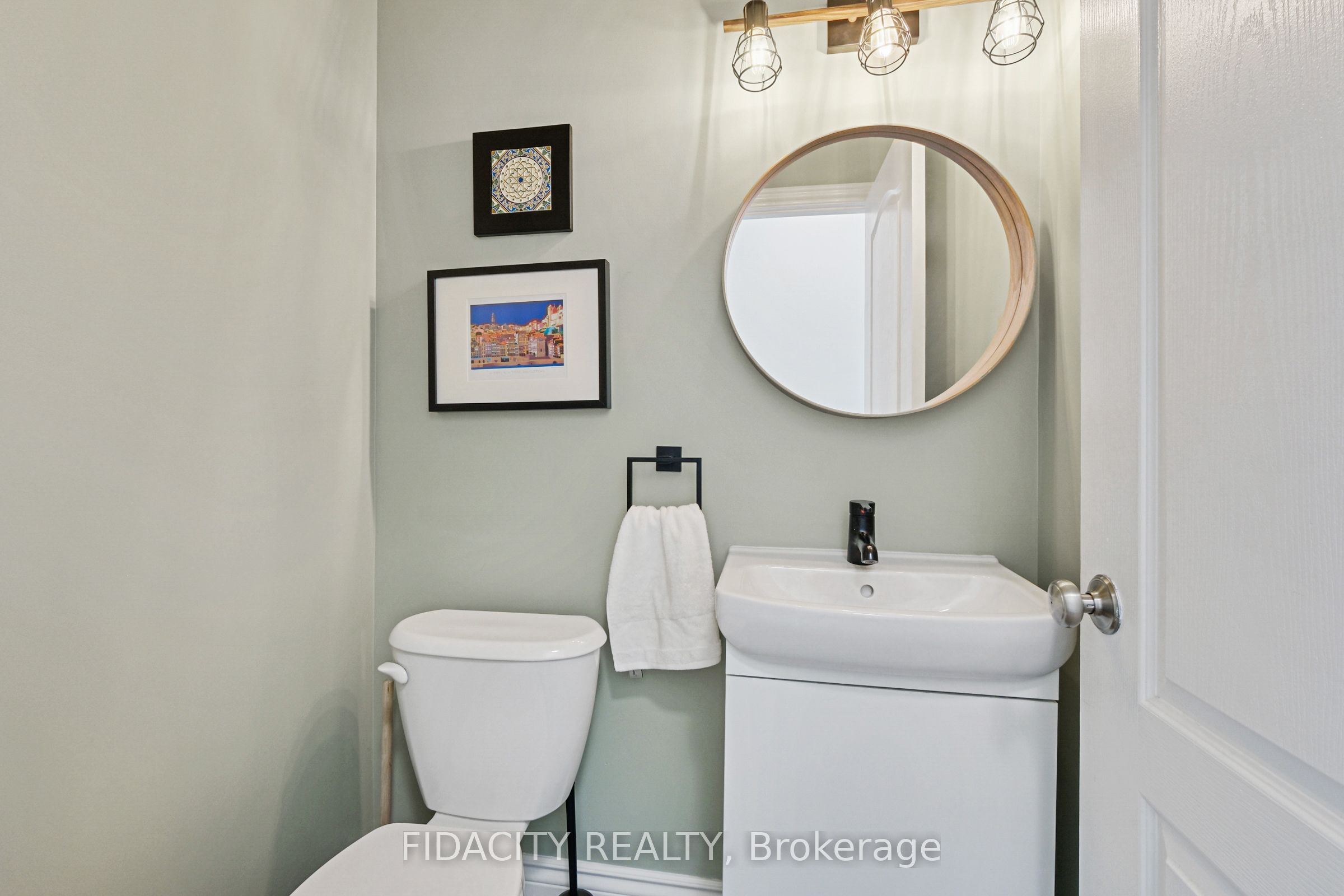 288 Cambridge St N Property Photo 13
