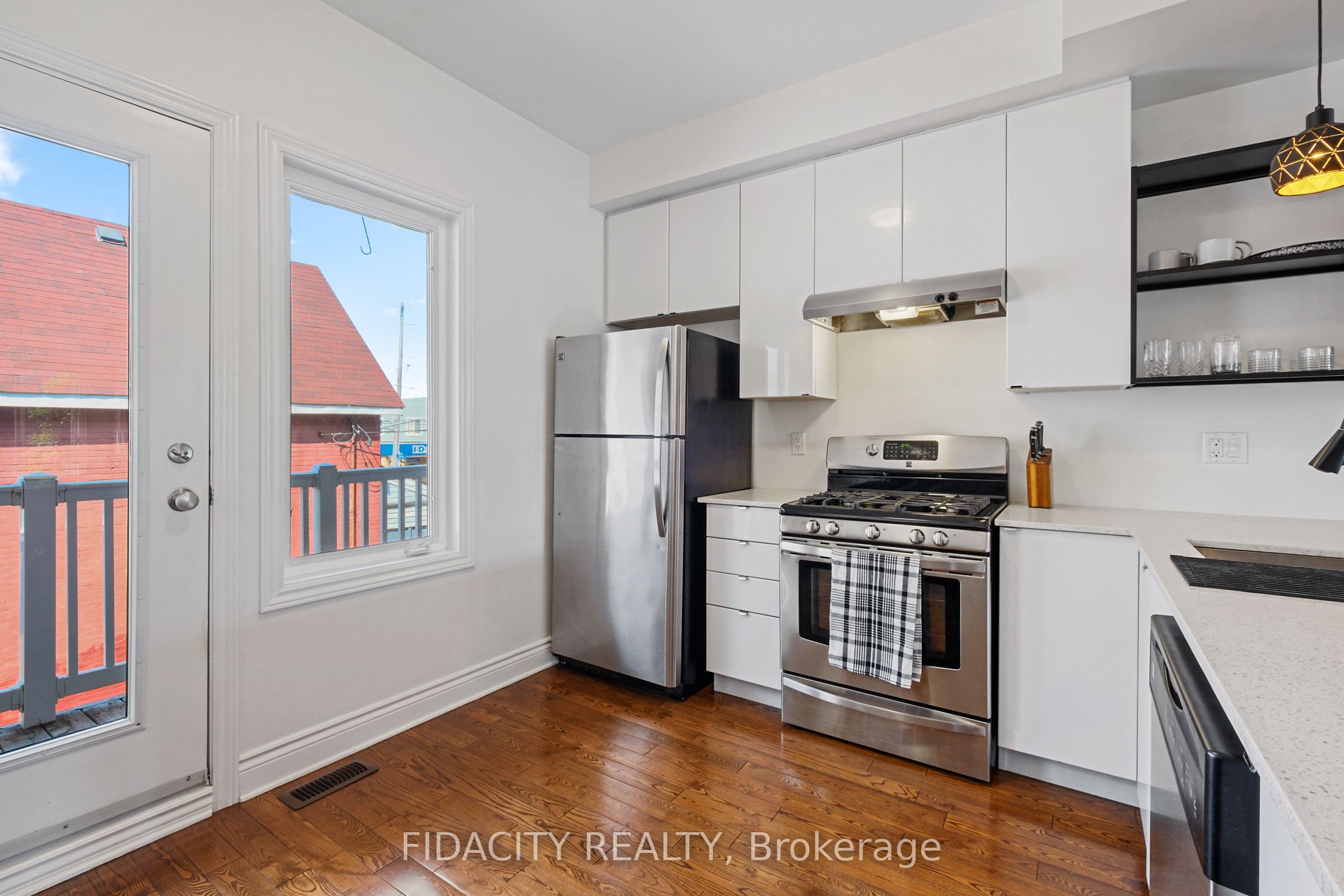 288 Cambridge St N Property Photo 18