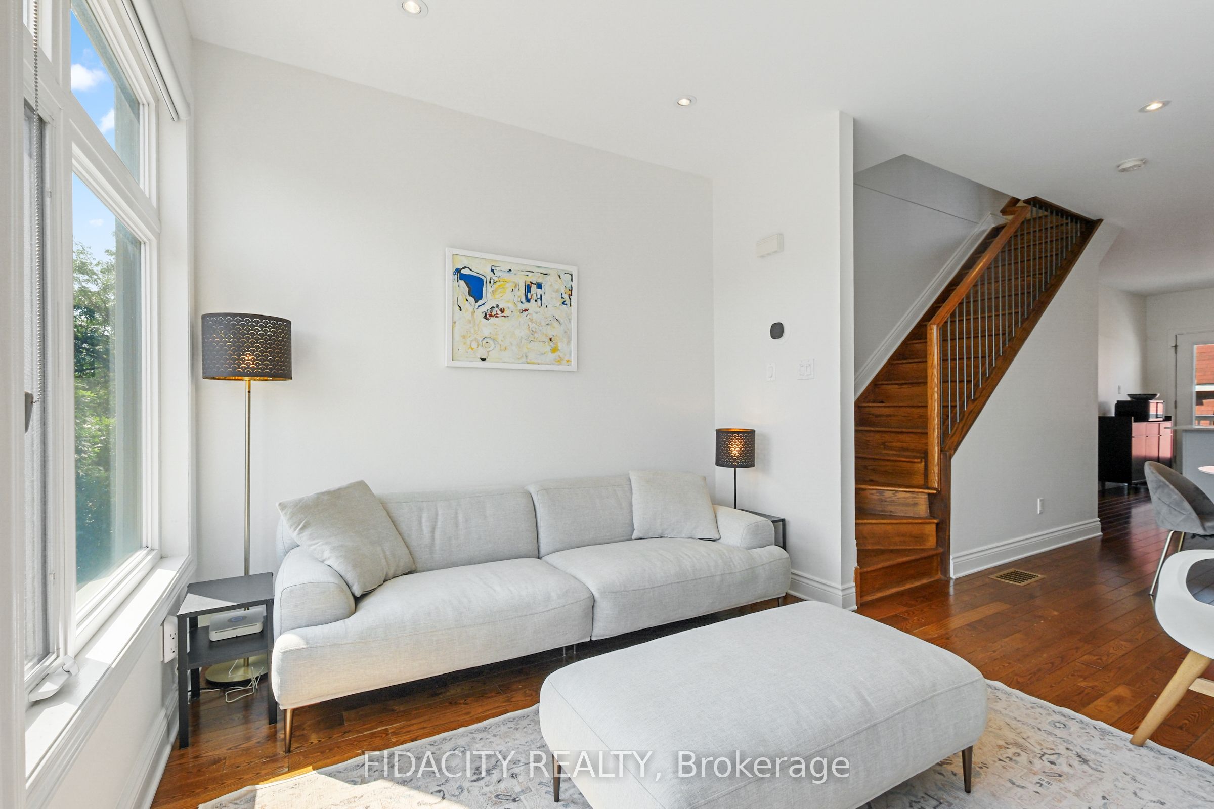 288 Cambridge St N Property Photo 29