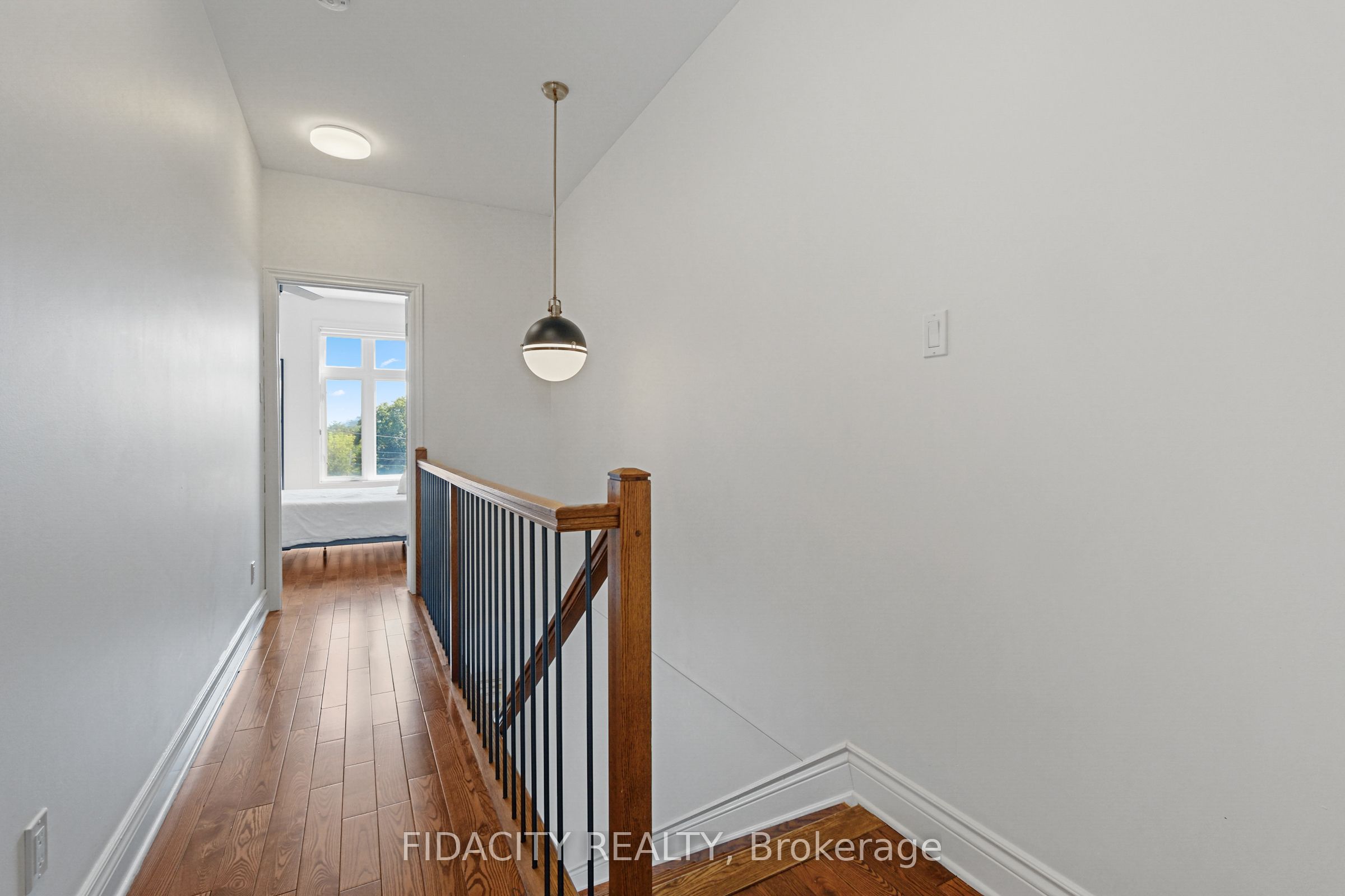 288 Cambridge St N Property Photo 31