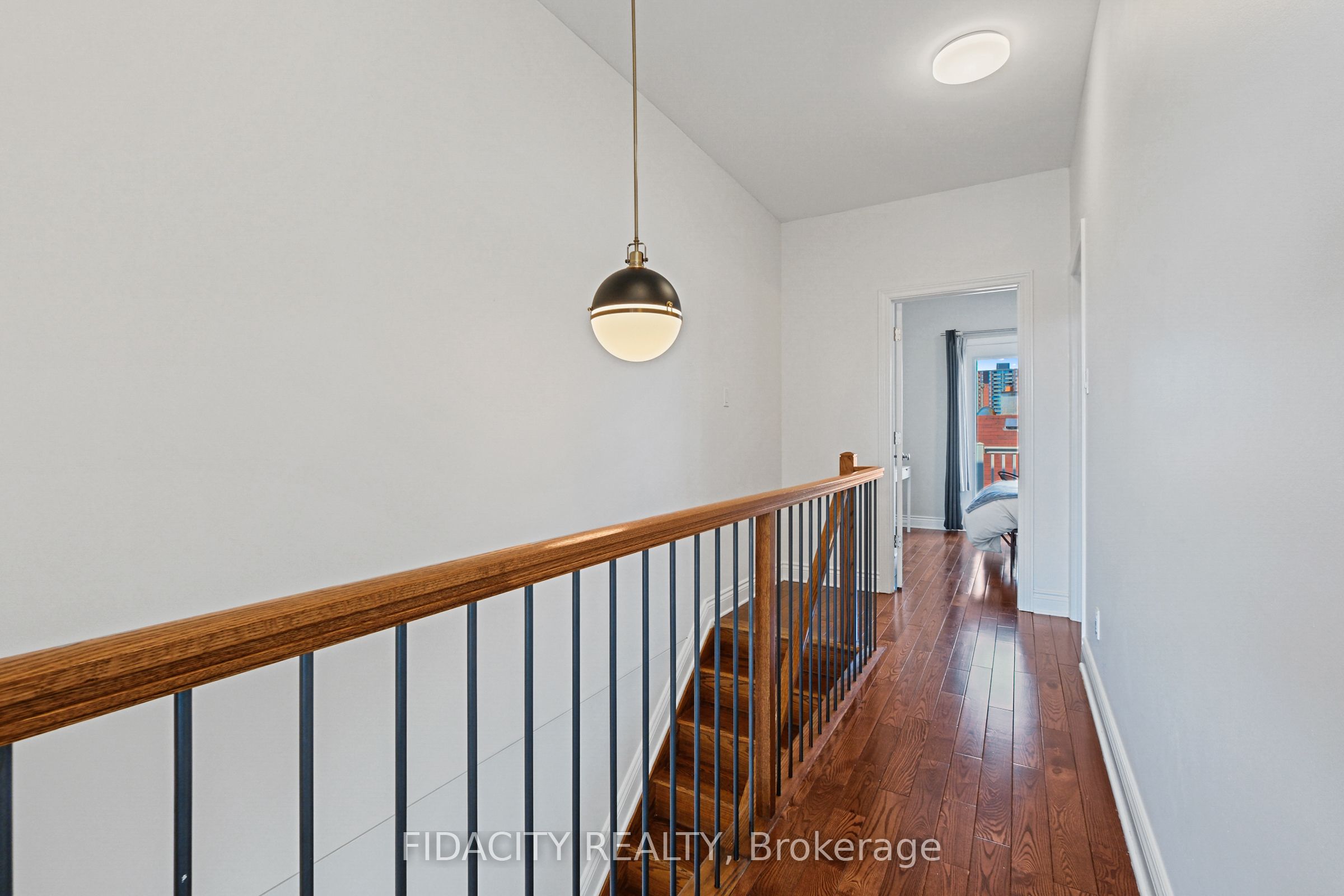 288 Cambridge St N Property Photo 32