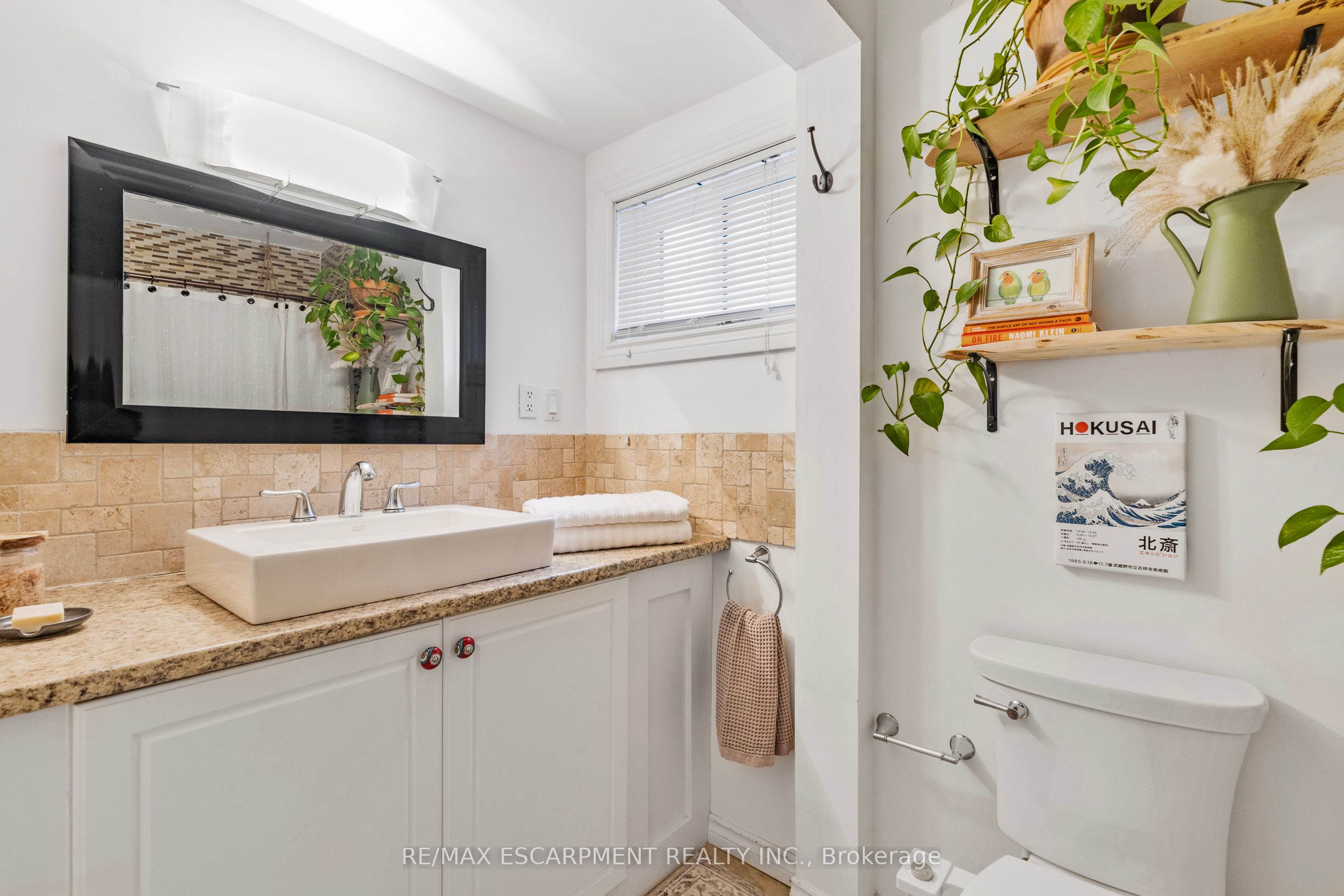 37 E 23rd St Property Photo 17