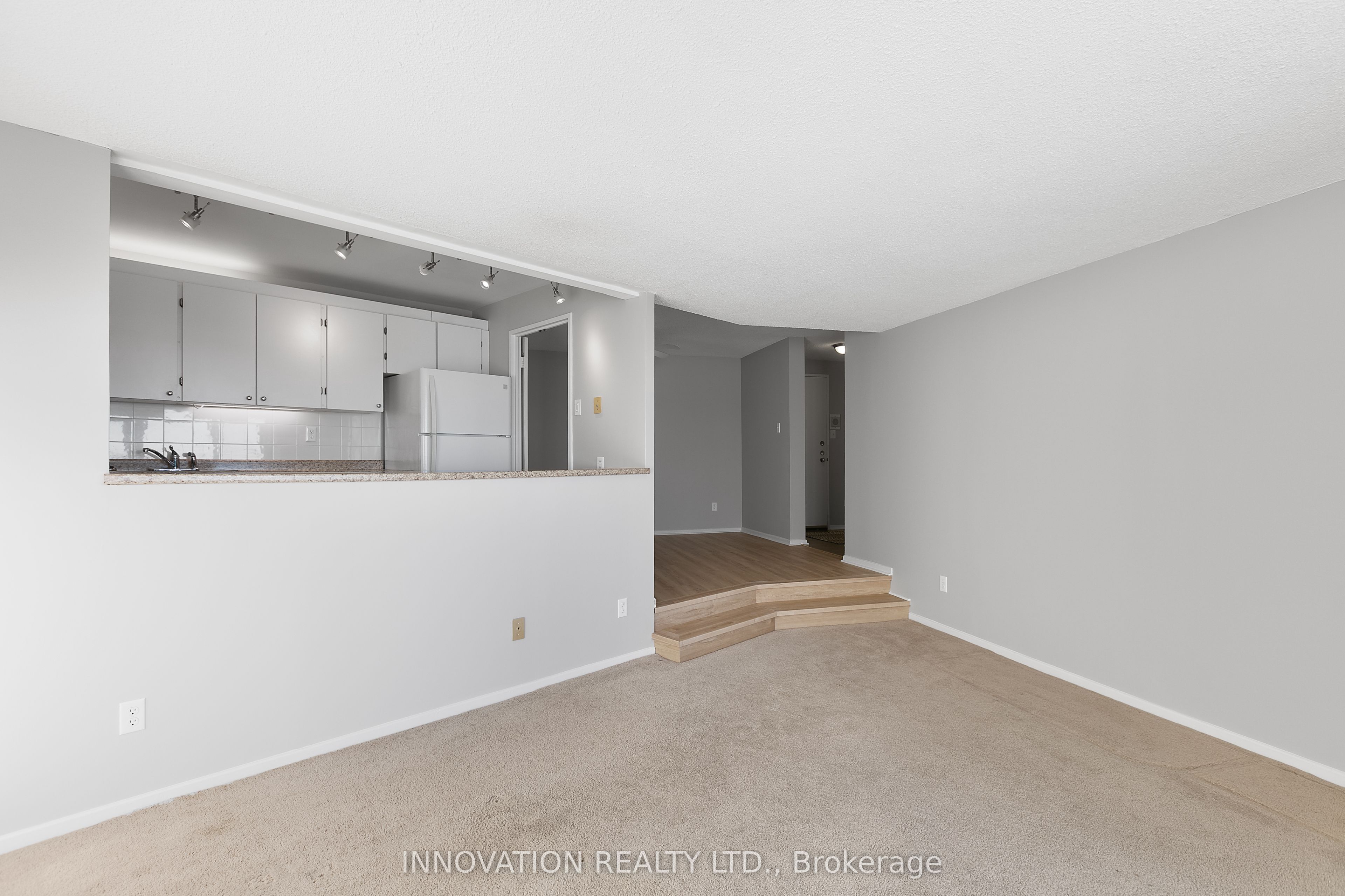 1081 Ambleside Dr Property Photo 8