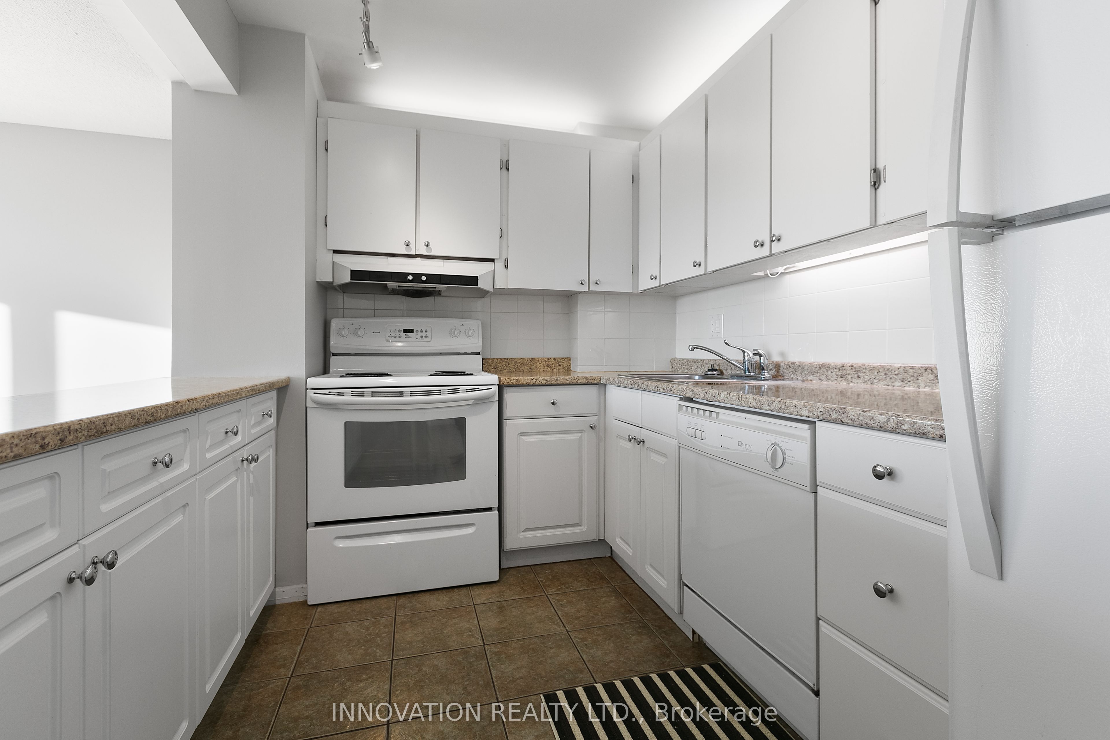 1081 Ambleside Dr Property Photo 10