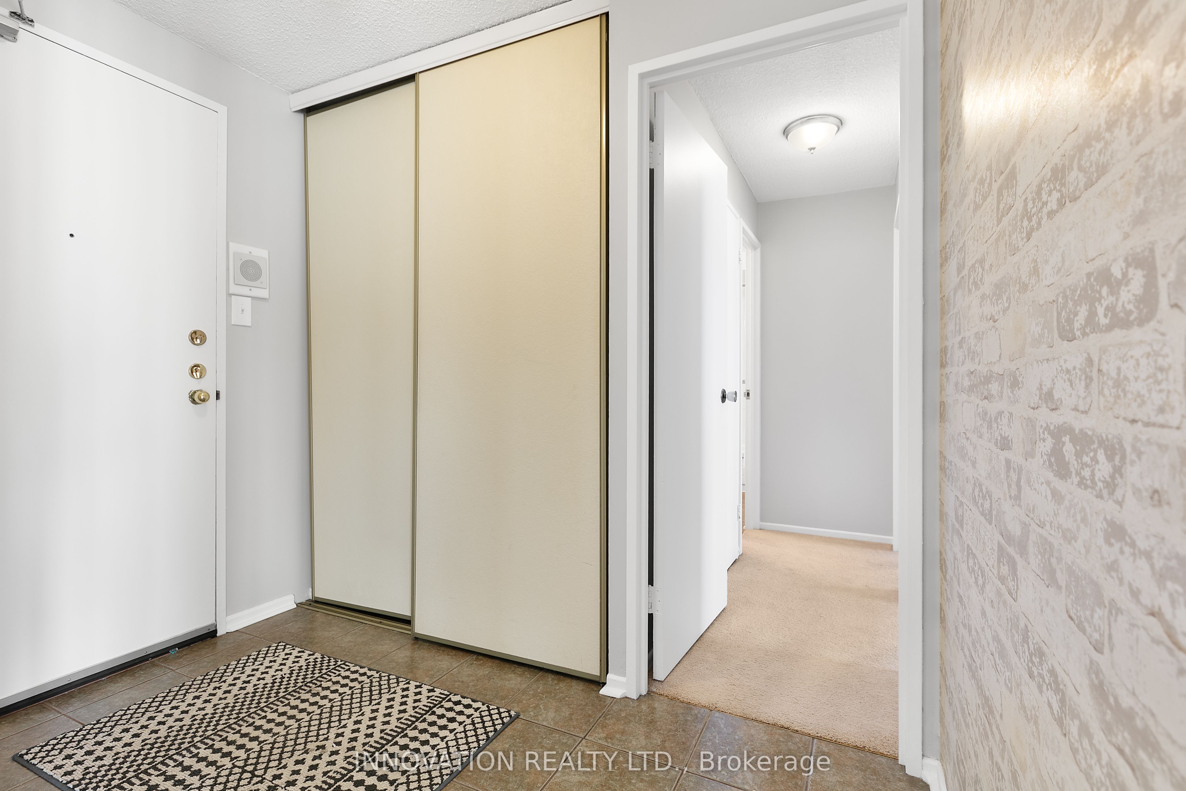 1081 Ambleside Dr Property Photo 11