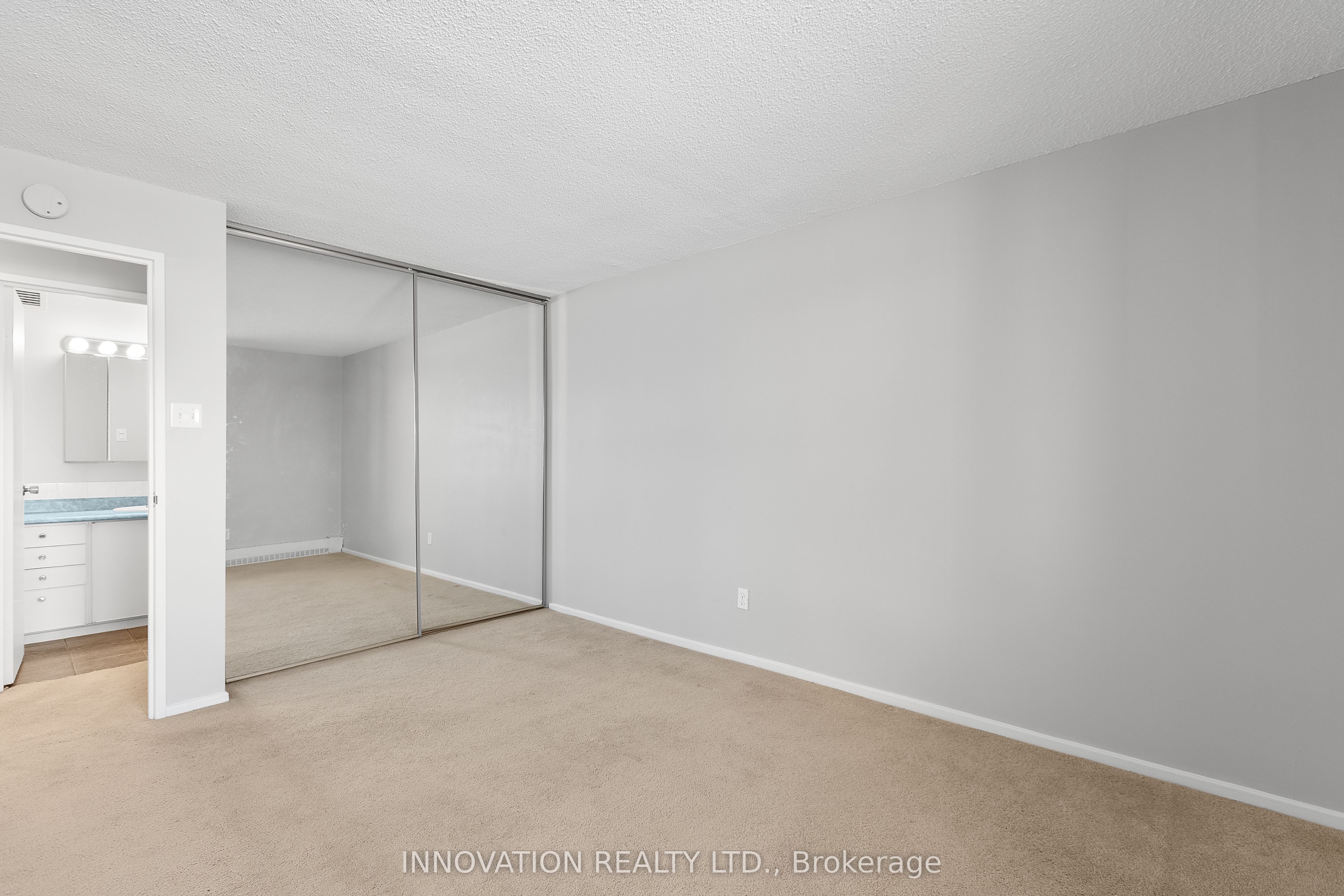 1081 Ambleside Dr Property Photo 13