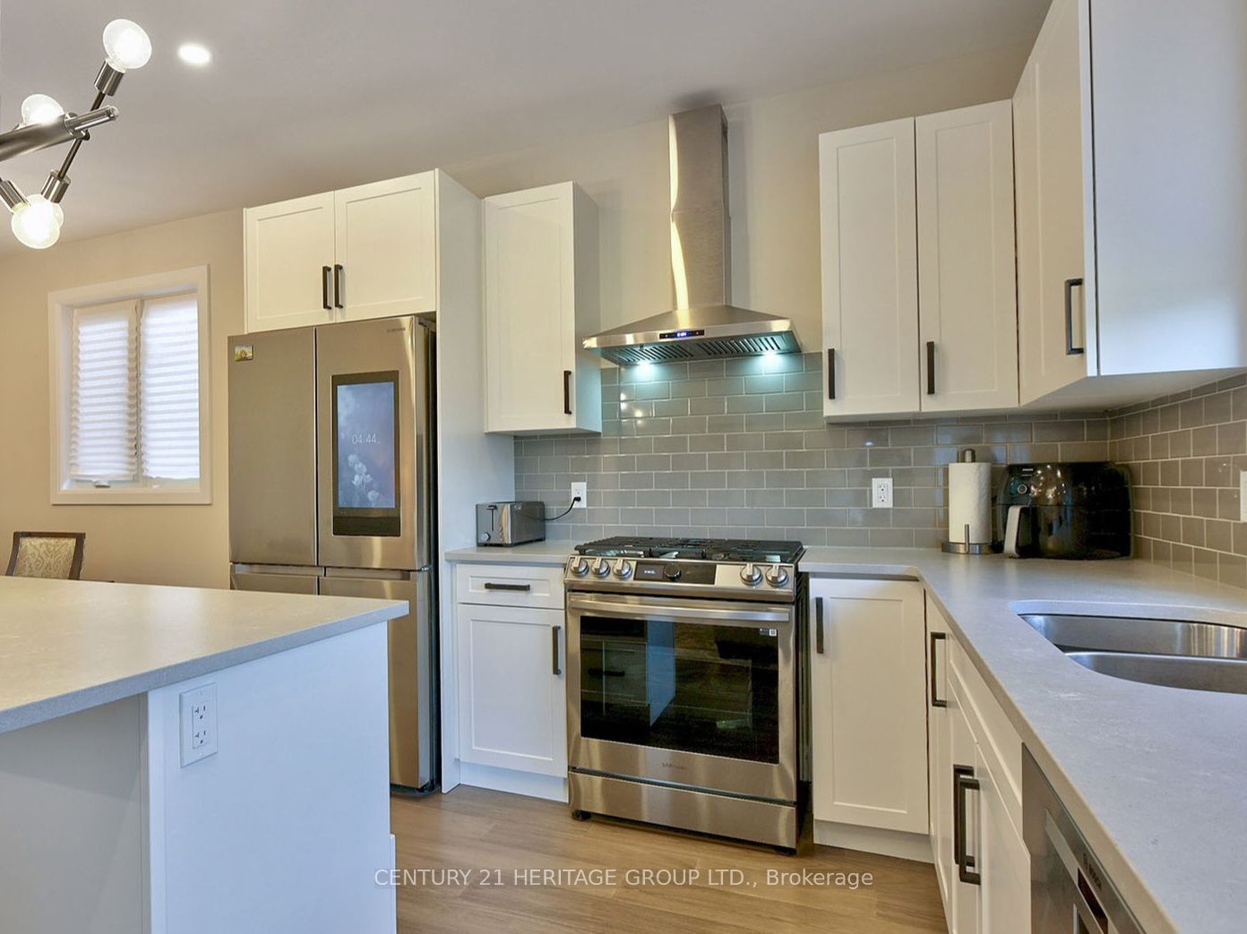 6429 Royal Magnolia Ave Property Photo 6