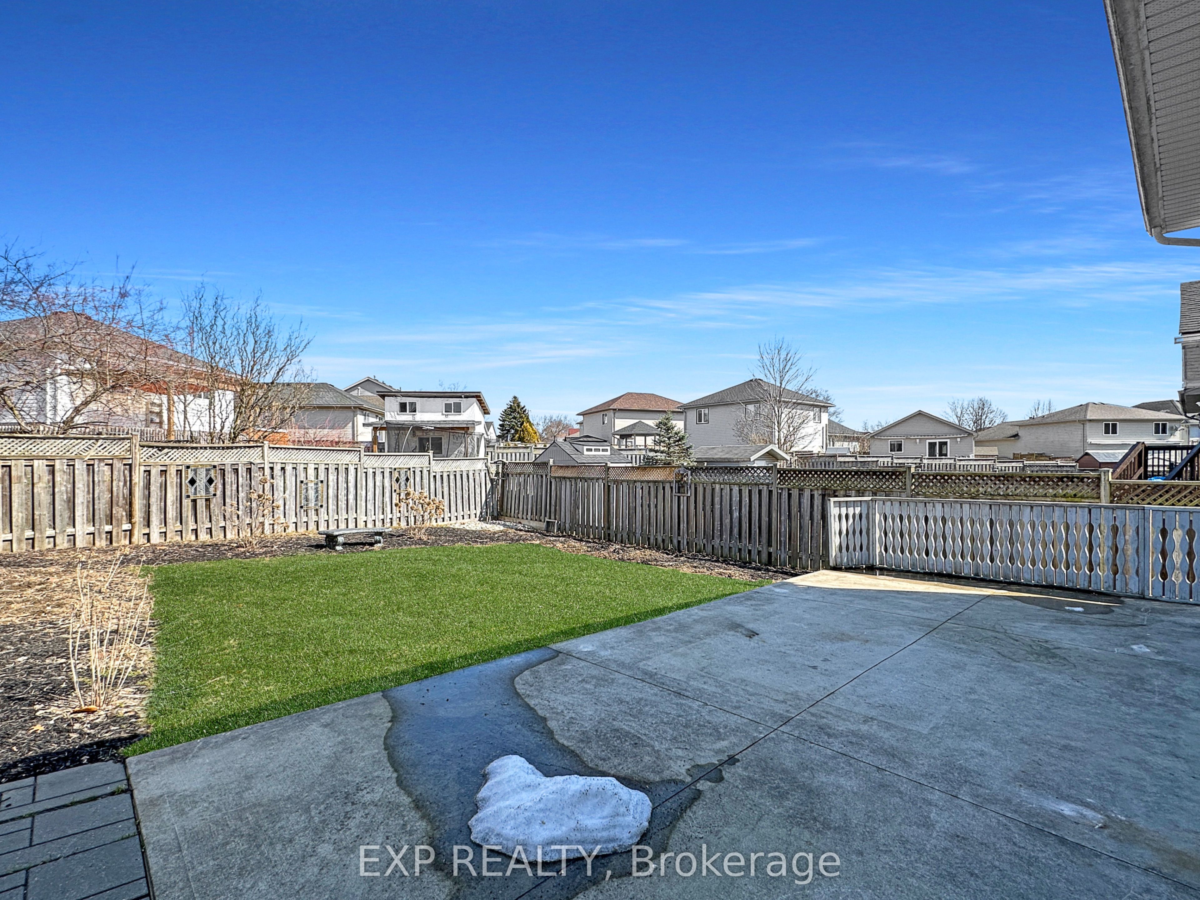#lower - 86 Loggers Grove Property Photo 3