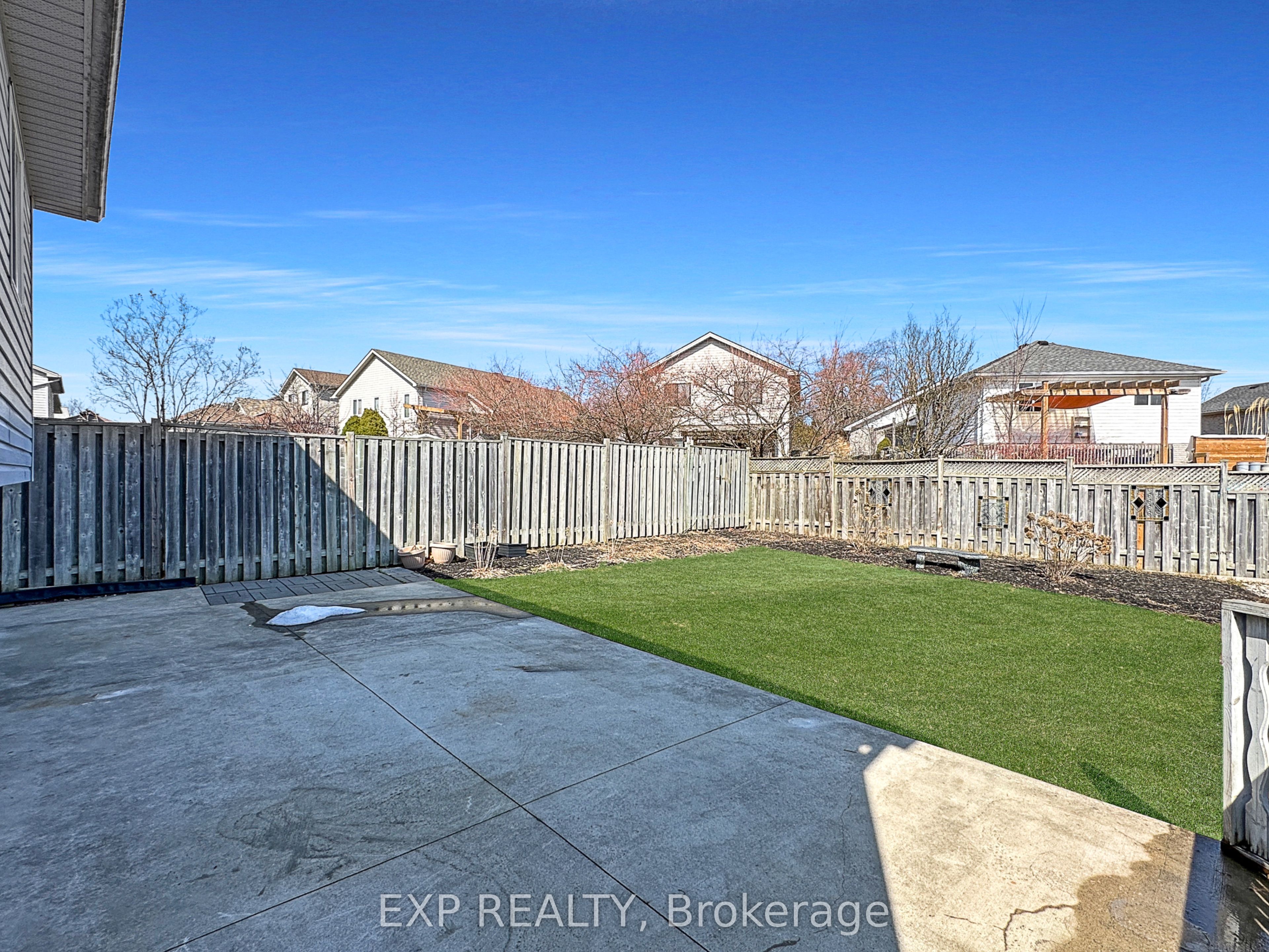 #lower - 86 Loggers Grove Property Photo 4
