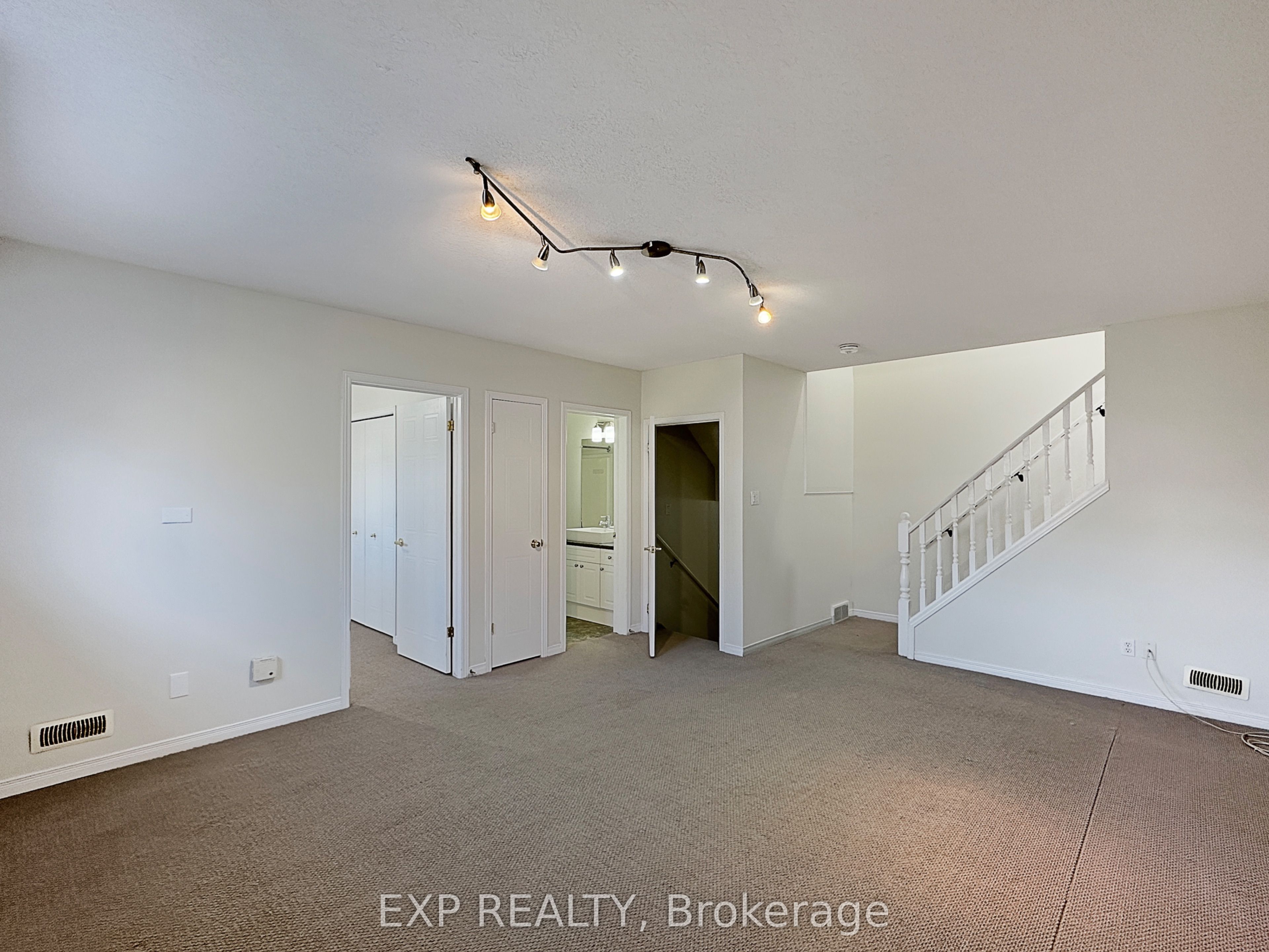 #lower - 86 Loggers Grove Property Photo 6