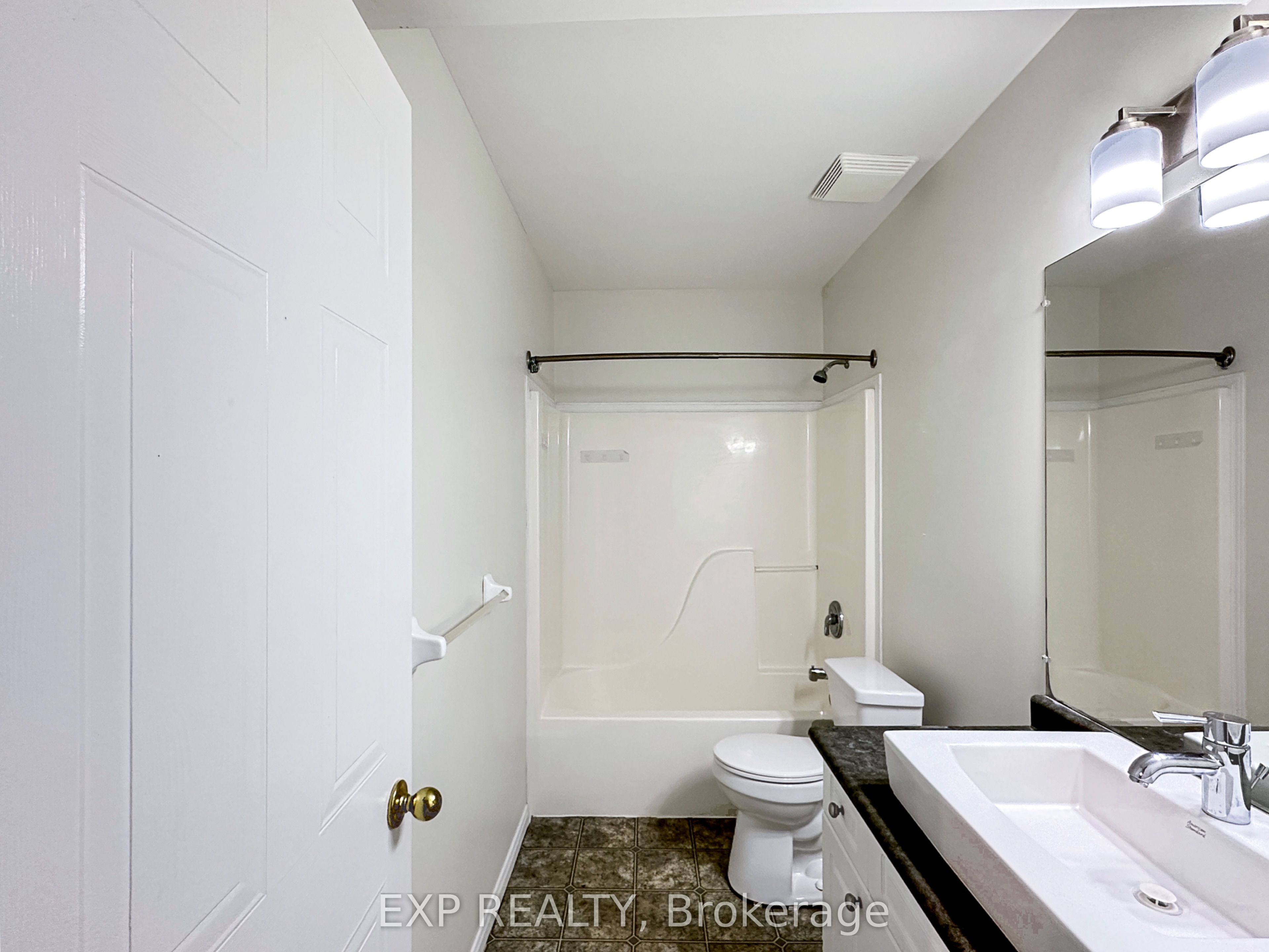 #lower - 86 Loggers Grove Property Photo 7