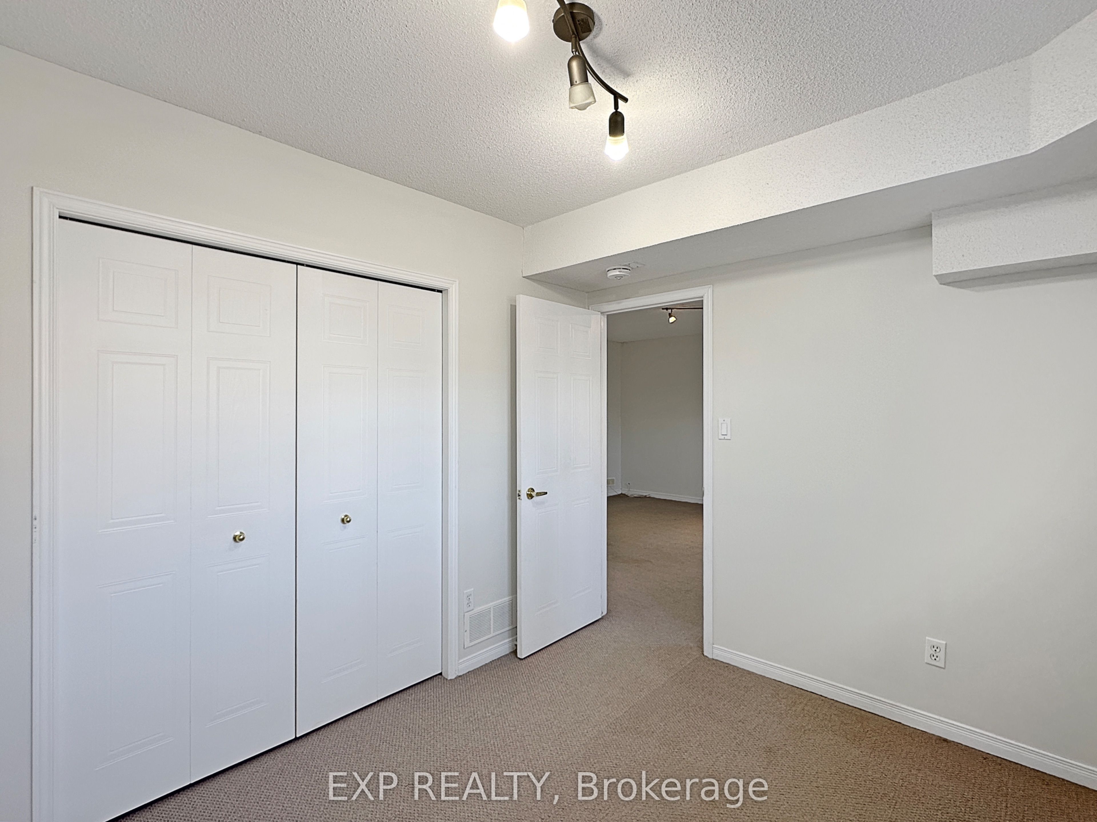 #lower - 86 Loggers Grove Property Photo 11