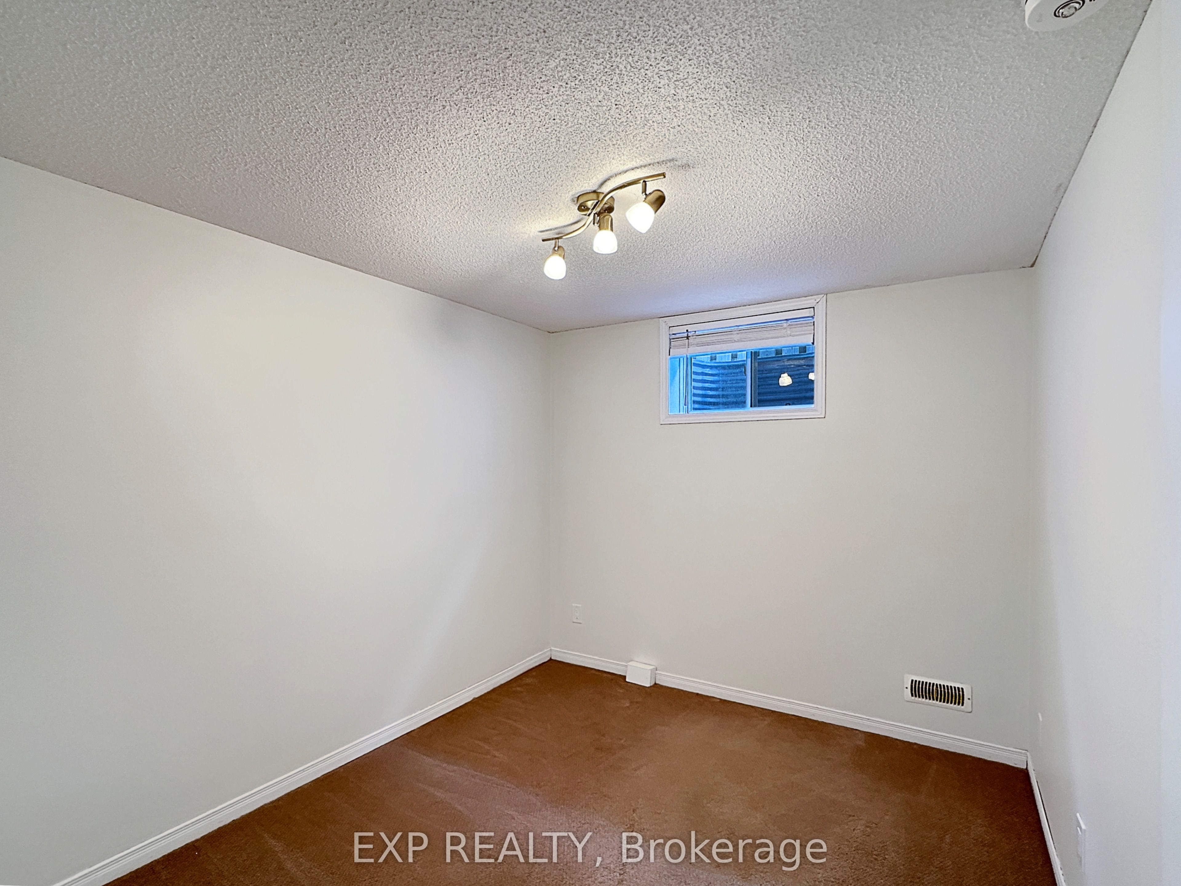 #lower - 86 Loggers Grove Property Photo 13