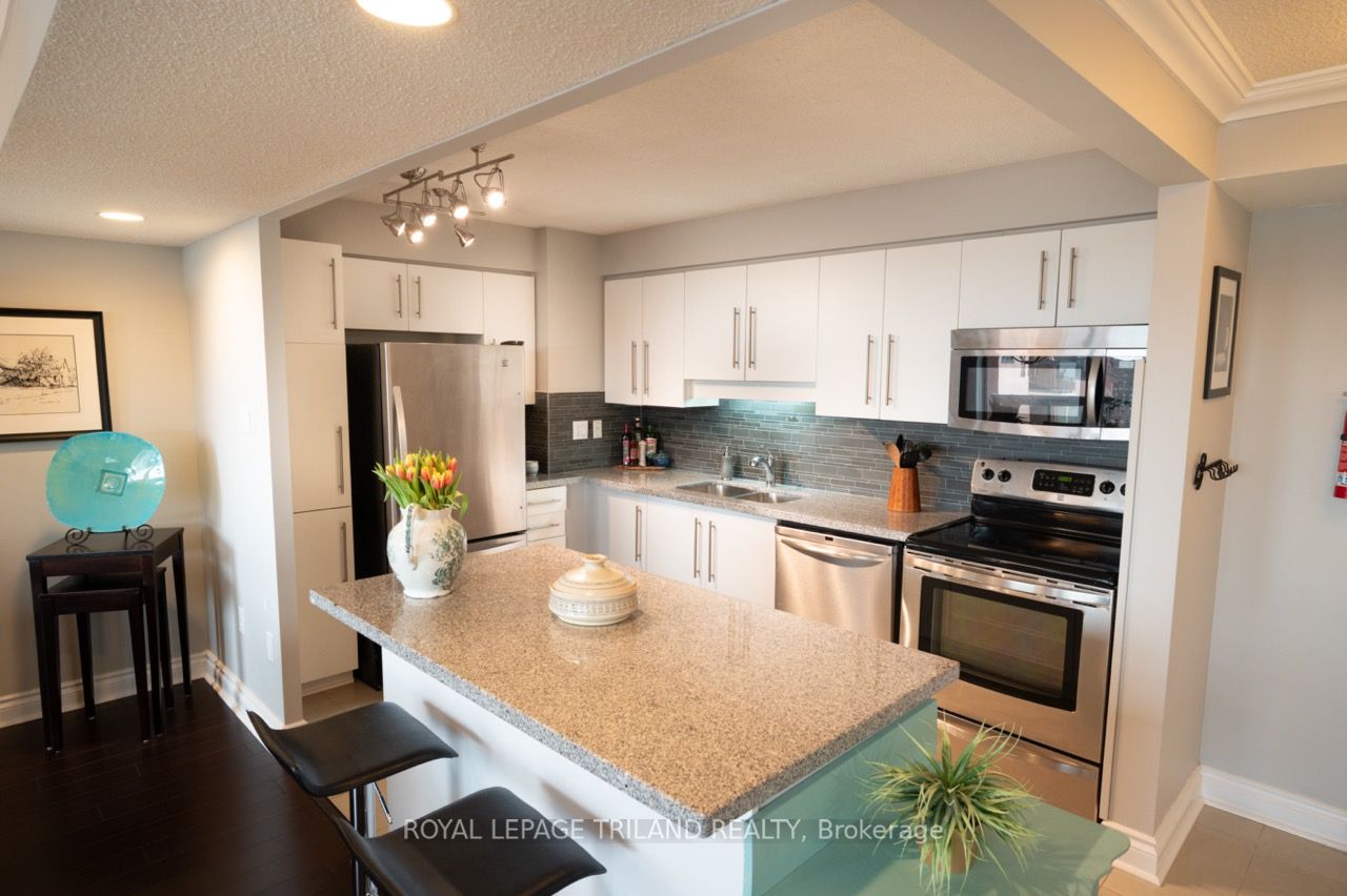 #612 - 600 Talbot Street Property Photo 4