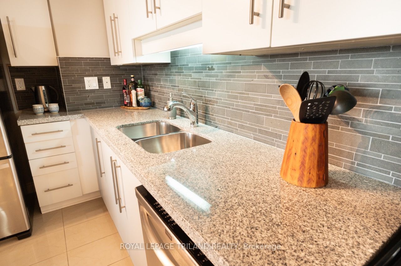 #612 - 600 Talbot Street Property Photo 5