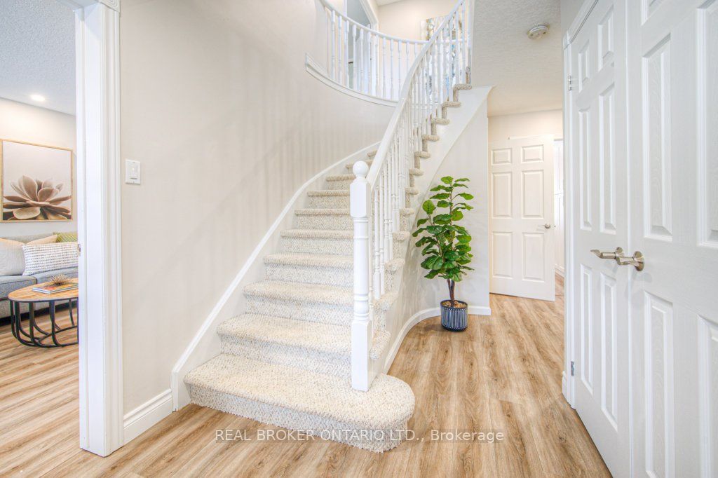 10 Hume Dr Property Photo 6