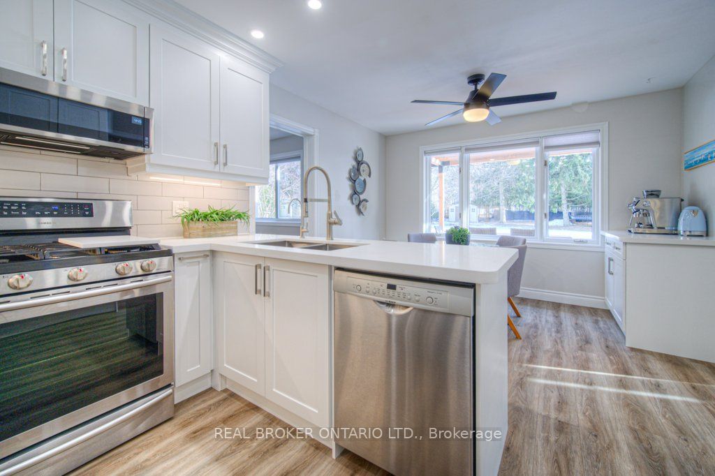 10 Hume Dr Property Photo 14